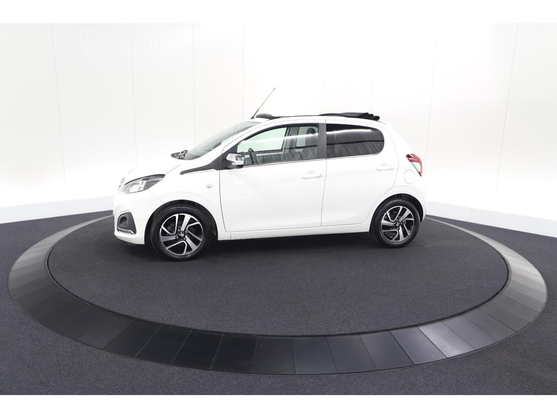 Peugeot 108 1.0 e-VTi Allure TOP! | Elektrisch Vouwdak | Camera | Navigatie | Climate Control