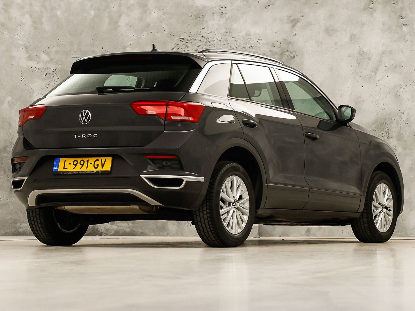 Volkswagen T-Roc 1.0 TSI Sport (APPLE CARPLAY, 1e EIGENAAR, GROOT NAVI, LM VELGEN, SPORTSTOELEN, PARKEERSENSOREN, ADAPTIVE CRUISE, NIEUWSTAAT)