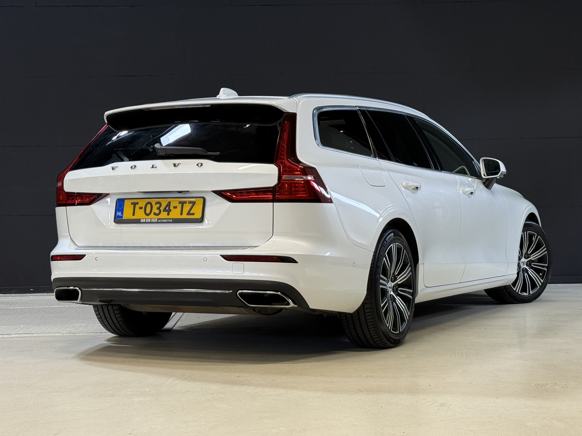 Volvo V60 2.0 T8 Twin Engine AWD Inscription | Panoramadak | 360 camera | Harman/Kardon | Adaptive cruise | Stoelverwarming