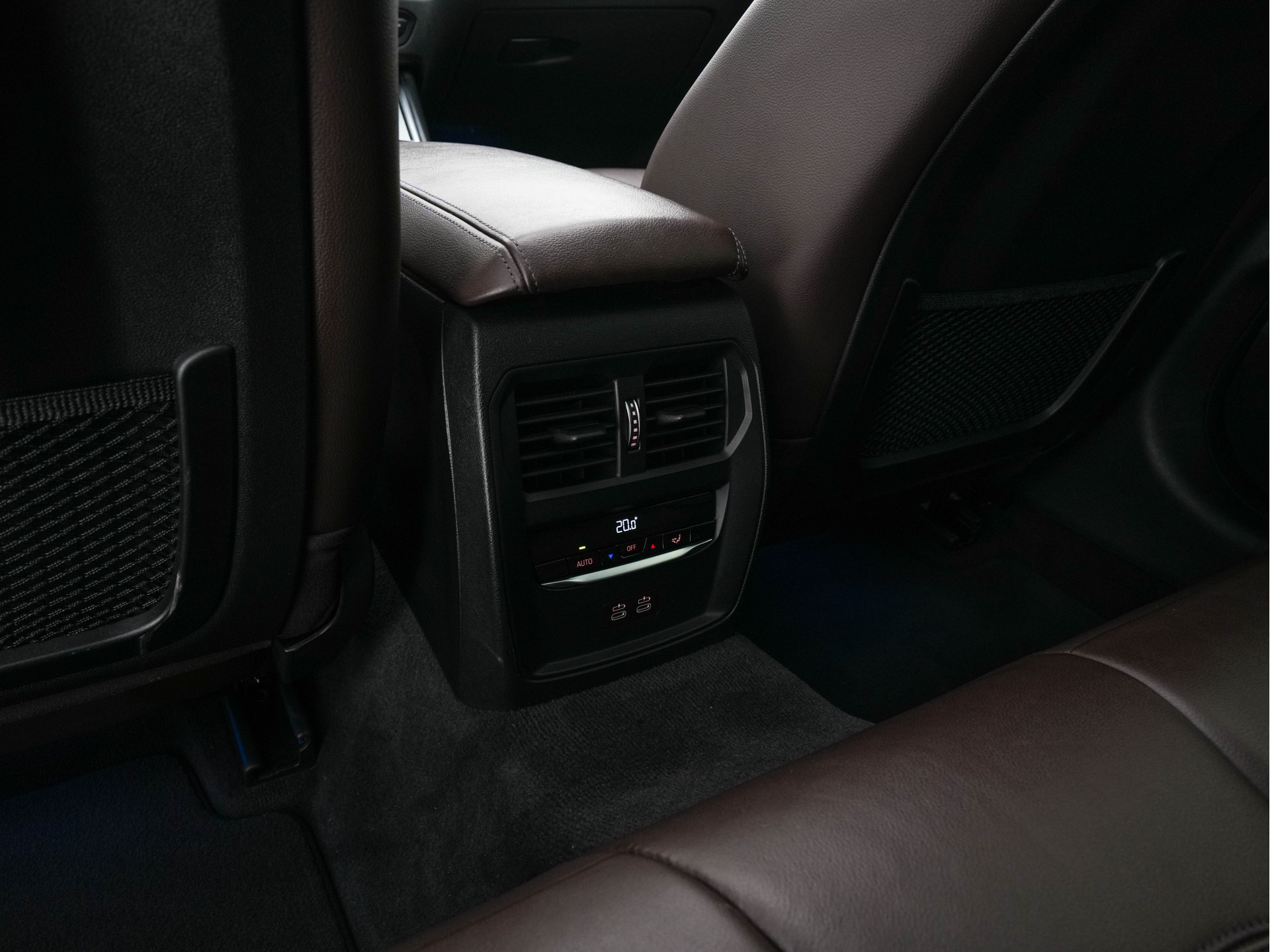 BMW 3-serie Touring 320e M-Sportpack Business Edition Plus (Plug-In) (INCL-BTW) *PANO | LASER-LED | LEATHER | HEATED-SPORTSEATS | HARMAN/KARDON | VIRTUAL-COCKPIT | AMBIENT-LIGHT | NAVI-FULLMAP | DAB+ | 18''ALU*