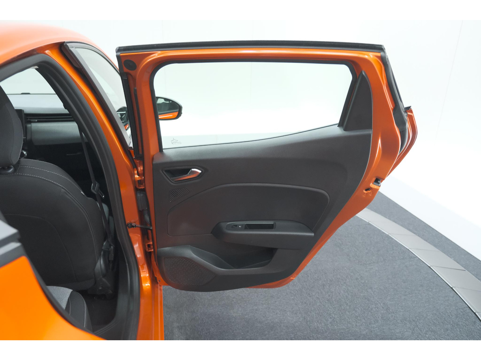 Renault Clio 1.6 E-Tech Full Hybrid 145 Evolution Holland Edition | Apple Carplay | Parkeersensoren | LED | Cruise Control