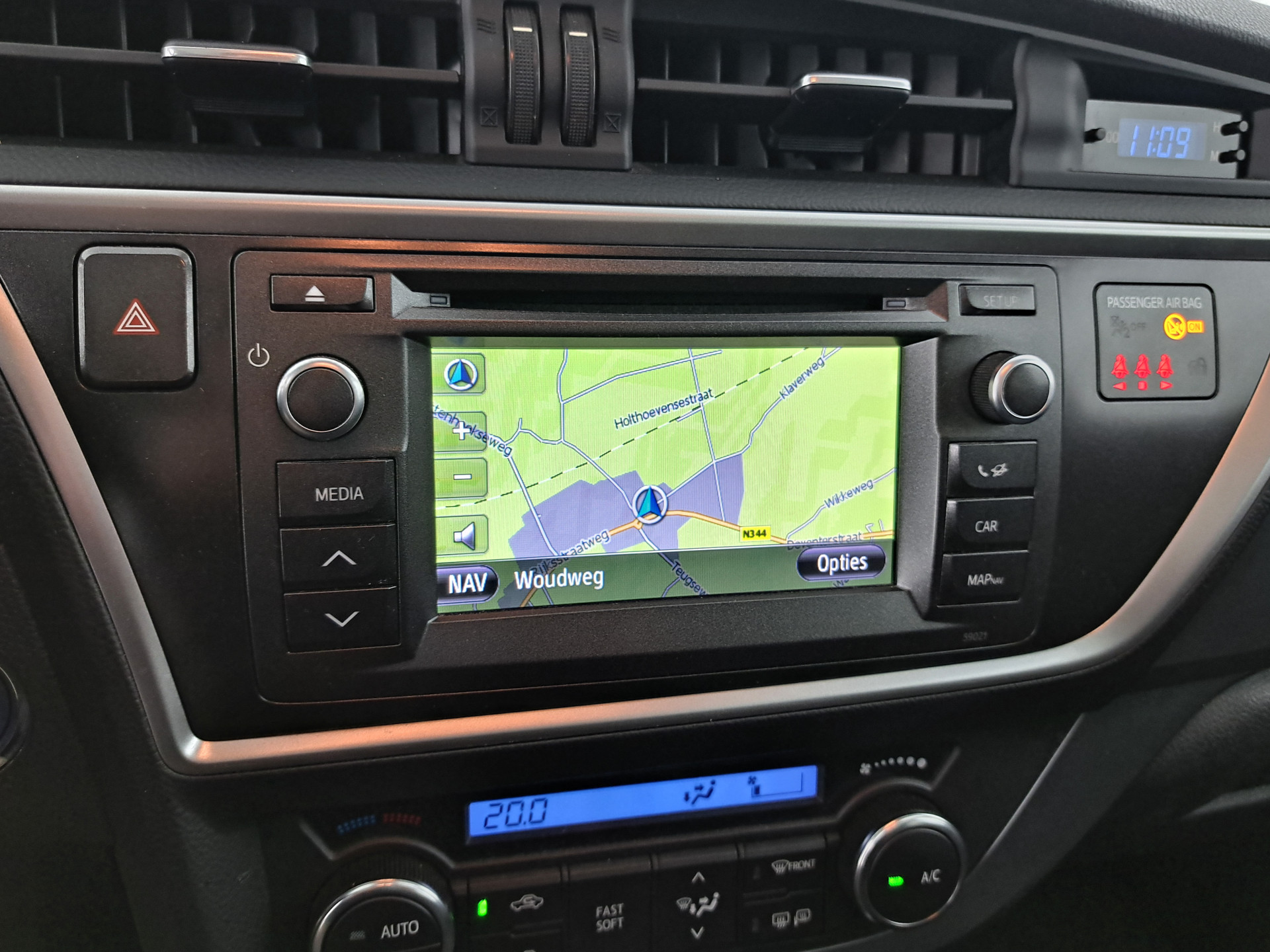 Toyota Auris Touring Sports 1.8 Hybrid Lease Aut. *PANO | NAVI-FULLMAP | KEYLESS | CAMERA | COMFORT-SEATS | ECC | PDC | CRUISE | TOWBAR | 16''ALU*