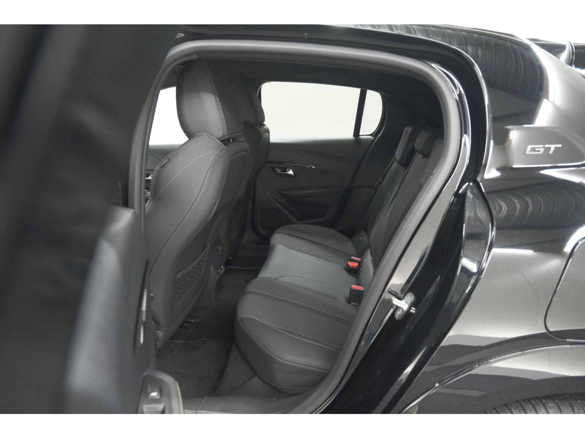 Peugeot 208 Hybrid 136 e-DCS6 GT | 360 Camera | Adaptieve Cruise Control | Dodehoekdetectie | Apple Carplay