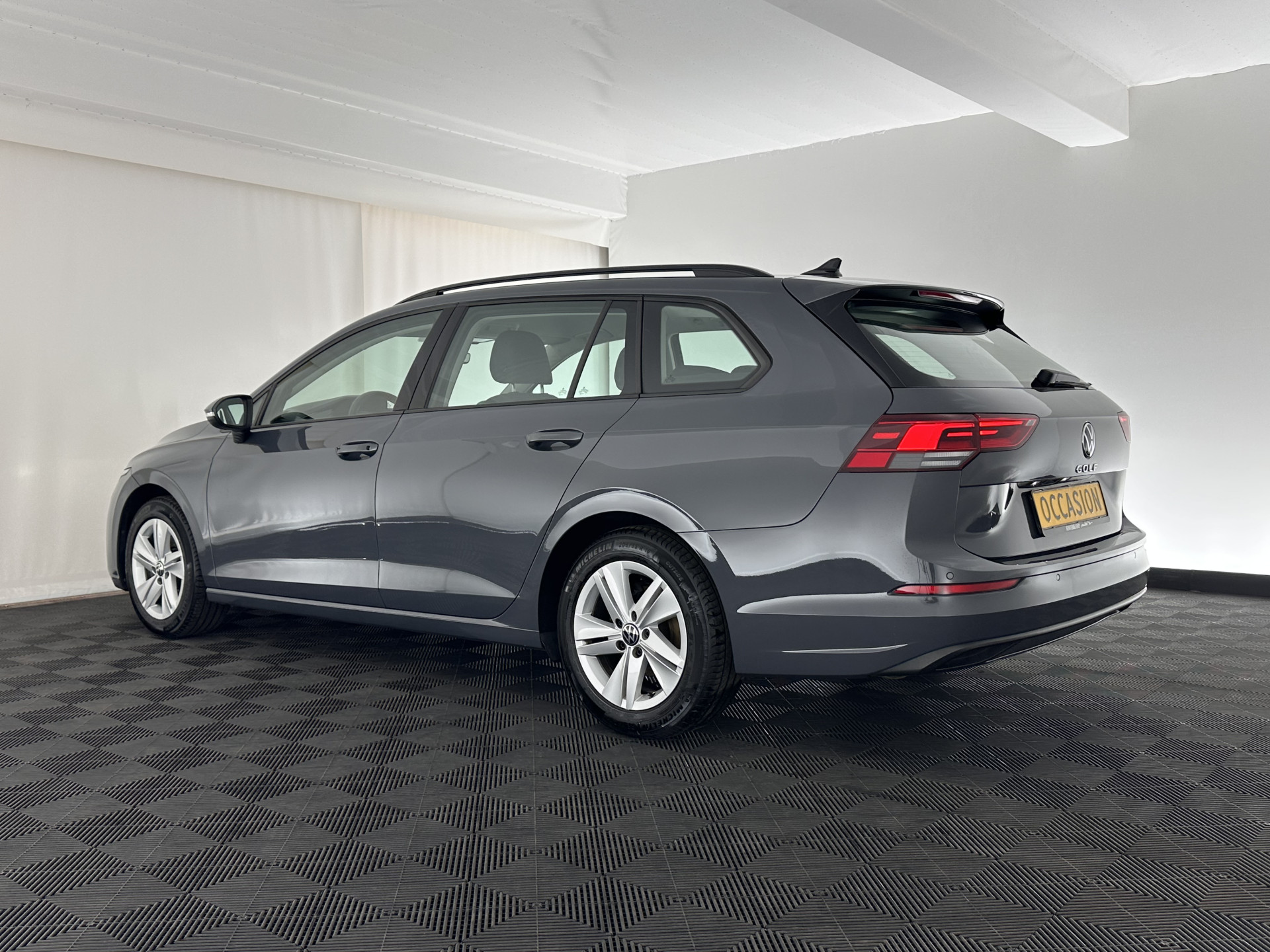 Volkswagen Golf Variant 2.0 TDI Life Business (INCL-BTW)  *FULL-LED | DIGI-COCKPIT | NAVI-FULLMAP | HEATED-COMFORTSEATS | KEYLESS | DAB+ | CARPLAY | ECC | AMBIENT-LIGHT | PDC | 16''ALU*