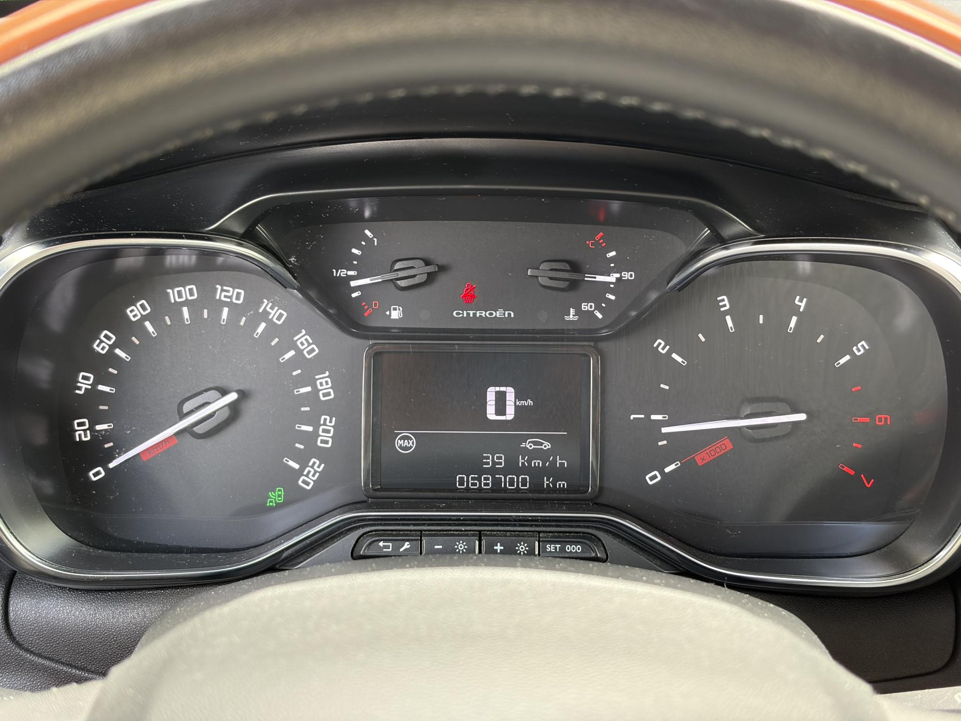 Citroen C3 1.2 PureTech Shine ✓Dealer Onderhouden✓2e Eigenaar✓Carplay✓Camera✓Navi✓Clima✓Cruise✓Pdc V+A✓Keyless✓Halfleder✓Trekhaak✓Rijstrooksensor✓Dodehoeksensor✓17'' Lm velgen✓N.A.P✓Nieuwe Apk bij Aflevering