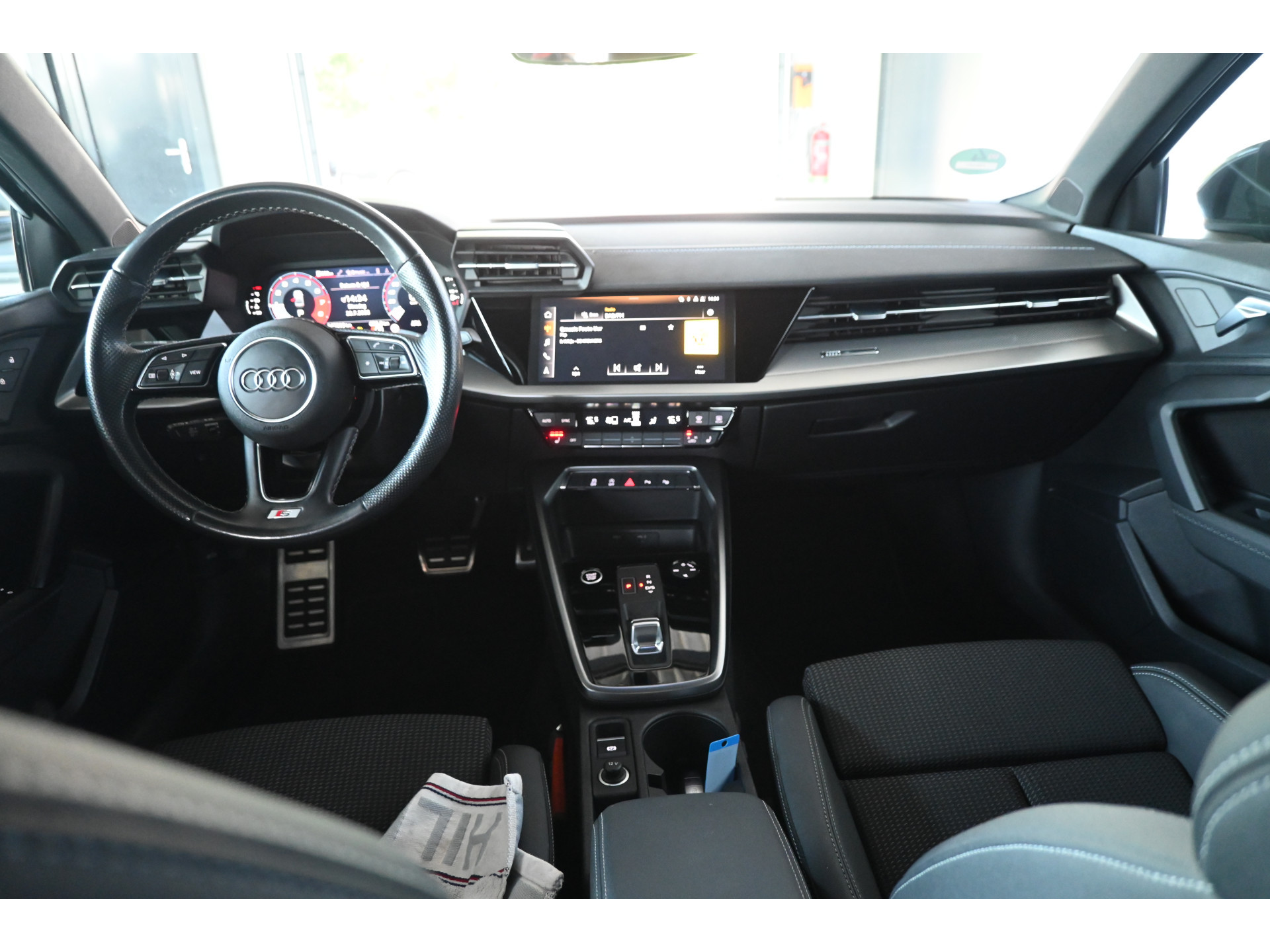 Audi A3 Limousine 30 TFSI S Edition Virtual Cockpit Adaptieve Cruise Led Clima Carplay Inruil Mogelijk!