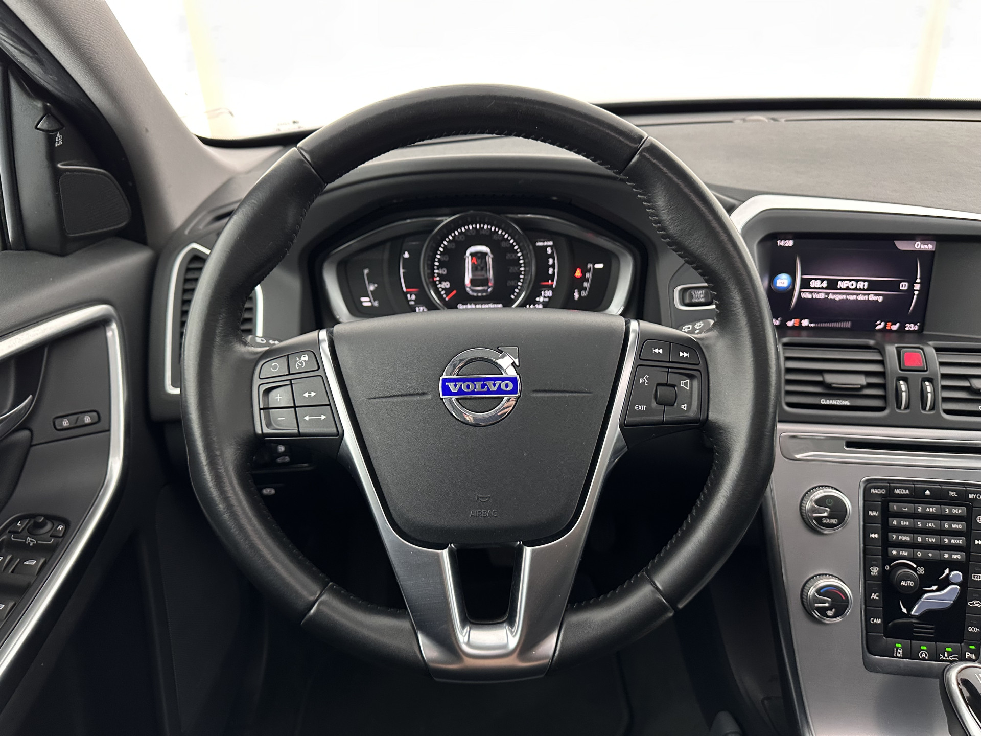 Volvo XC60 2.0 D4 FWD Polar+ Aut. *PANO | LEATHER | XENON | ADAPTIVE-CRUISE | MEMORY-PACK | BLINDSPOT | HEATED-COMFORTSEATS | NAVI-FULLMAP | CAMERA | PRIVACYGLASS | ECC | TOWBAR | PDC | LANE-ASSIST | 17''ALU*