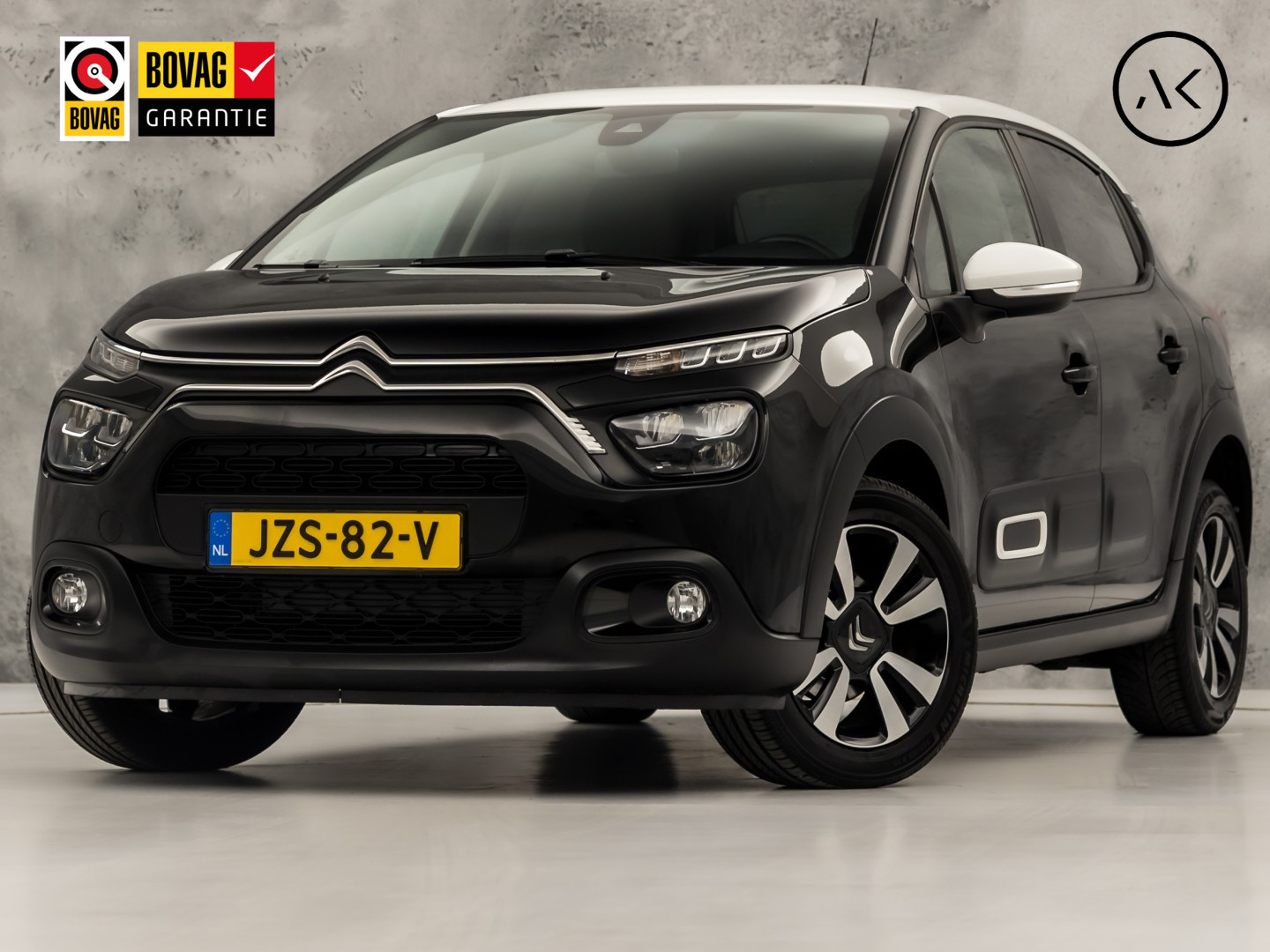 Citroën C3 1.2 PureTech Shine Sport Automaat (APPLE CARPLAY, GROOT NAVI, CAMERA, LEDER, STOELVERWARMING, SPORTSTOELEN, GETINT GLAS, CRUISE, NIEUWSTAAT)