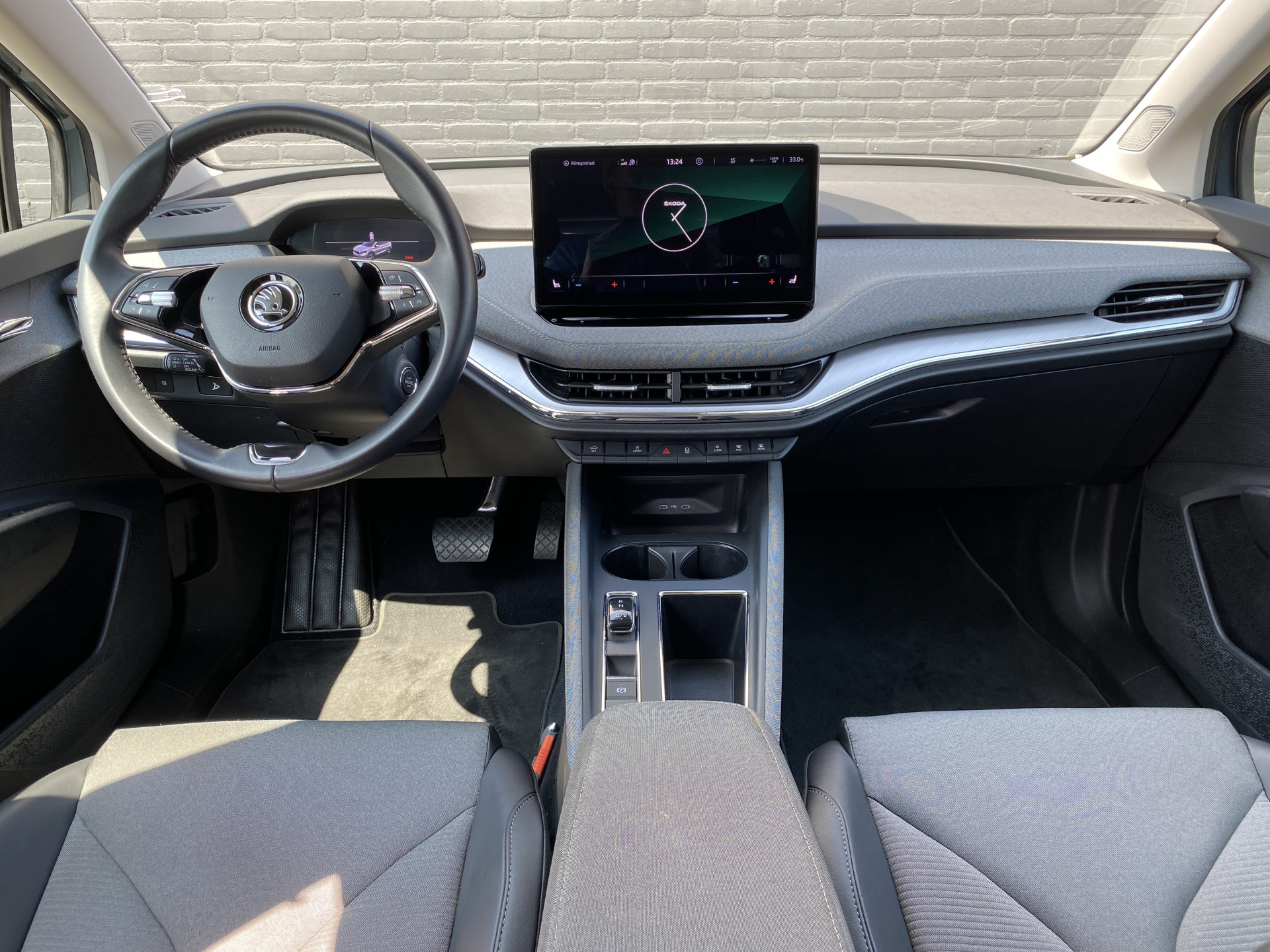 ŠKODA Enyaq iV 60 | 1e eigenaar | dealer onderhouden | navigatie | trekhaak | camera | stoelverwarming | apple carplay
