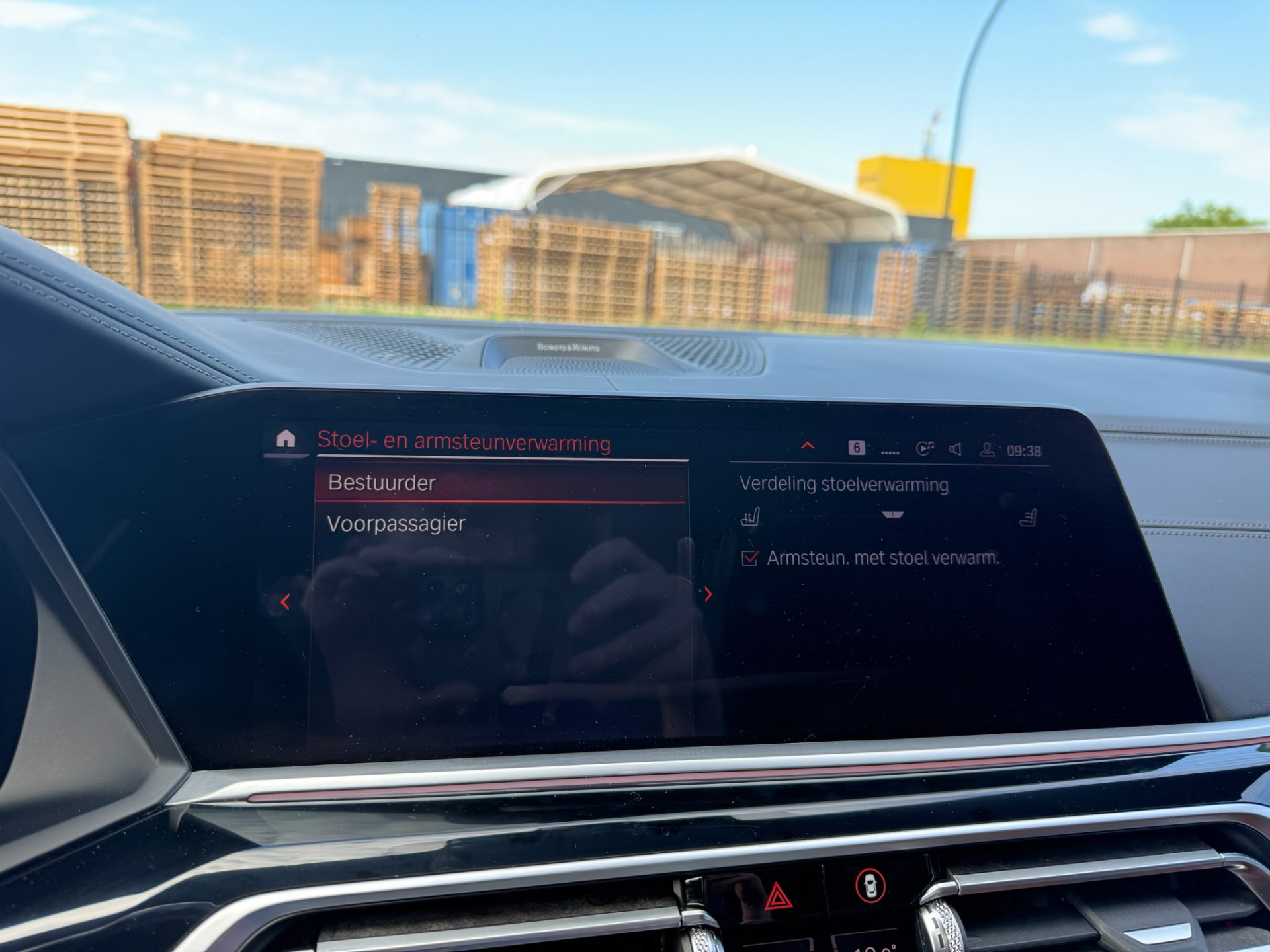 BMW X7 xDrive40i 6p. | 2E EIGENAAR | 3/6/12MND GARANTIE| M-SPORT |PANO | LASER | LED | B&W | MASSAGE | CARPLAY | TREKHAAK | DAB | BOMVOL |