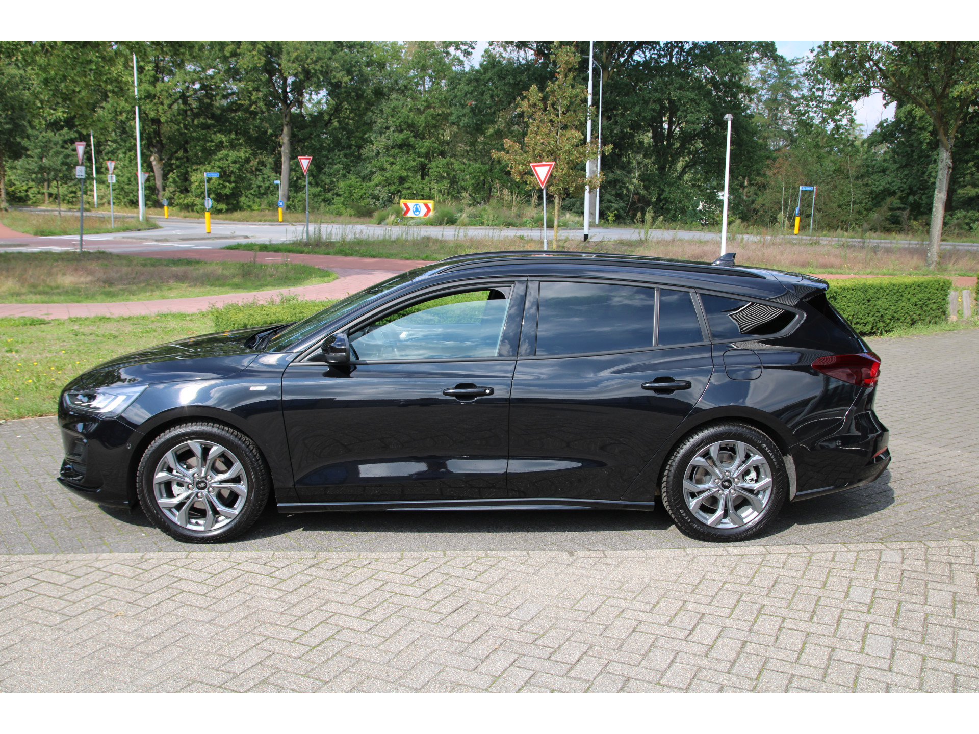 Ford Focus Wagon 1.0 EcoBoost 155 PK AUT. Hybrid ST Line X TREKHAAK AFNEEMBAAR | WINTER-PACK | HEAD-UP