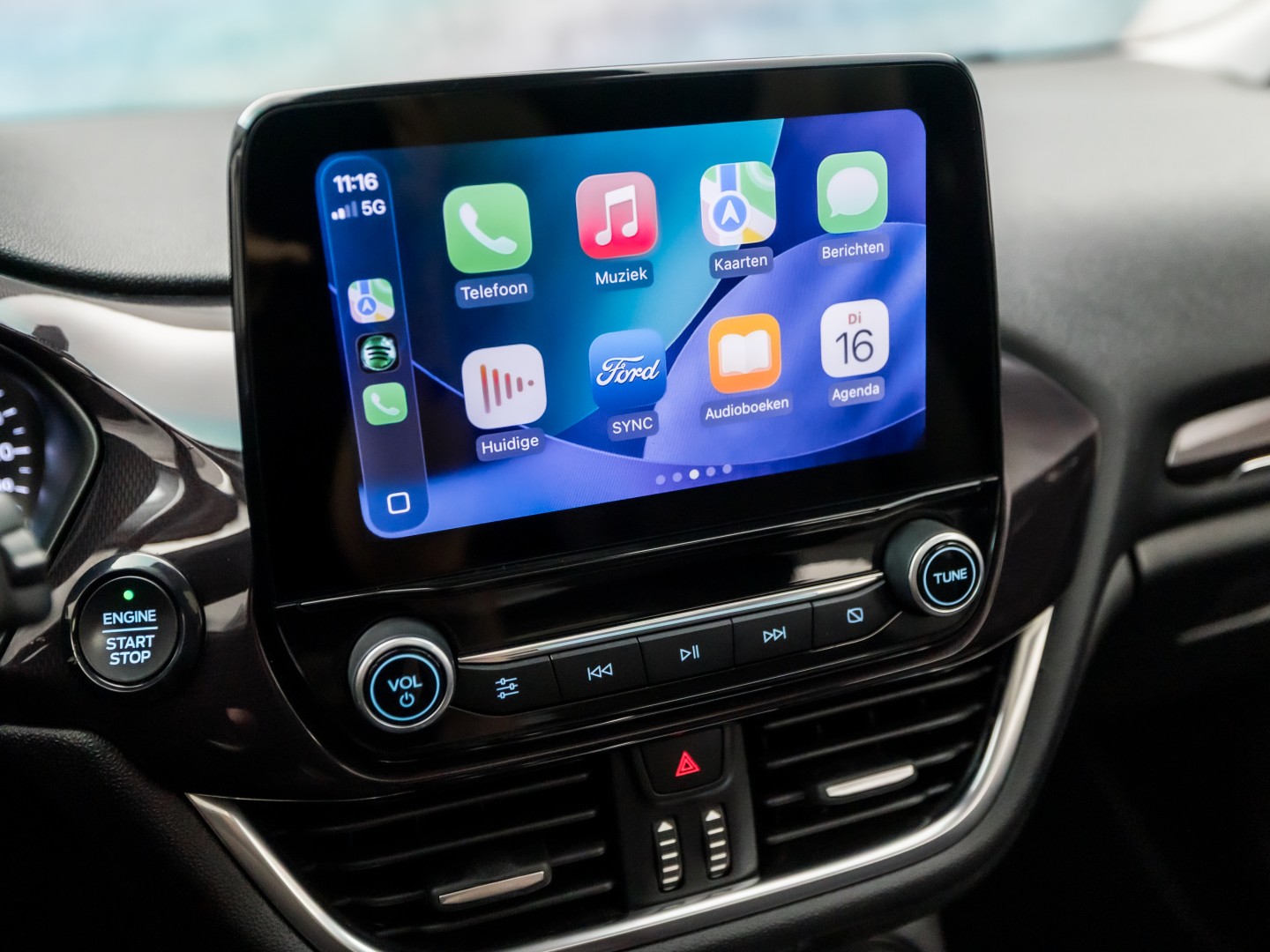 Ford Fiesta 1.0 EcoBoost Vignale (PANORAMADAK, APPLE CARPLAY, CAMERA, LEDER, STOELVERWARMING, SPORTSTOELEN, GETINT GLAS, KEYLESS, NIEUWSTAAT)