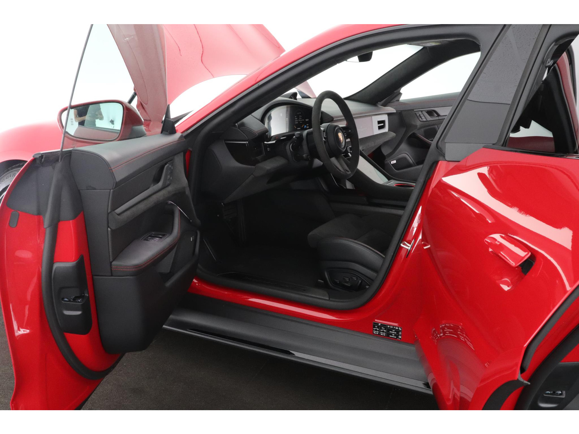 Porsche Taycan Sport Turismo GTS | 93 kWh Accu Plus | Surround View | InnoDrive | Sport Chrono Pakket | Panoramadak