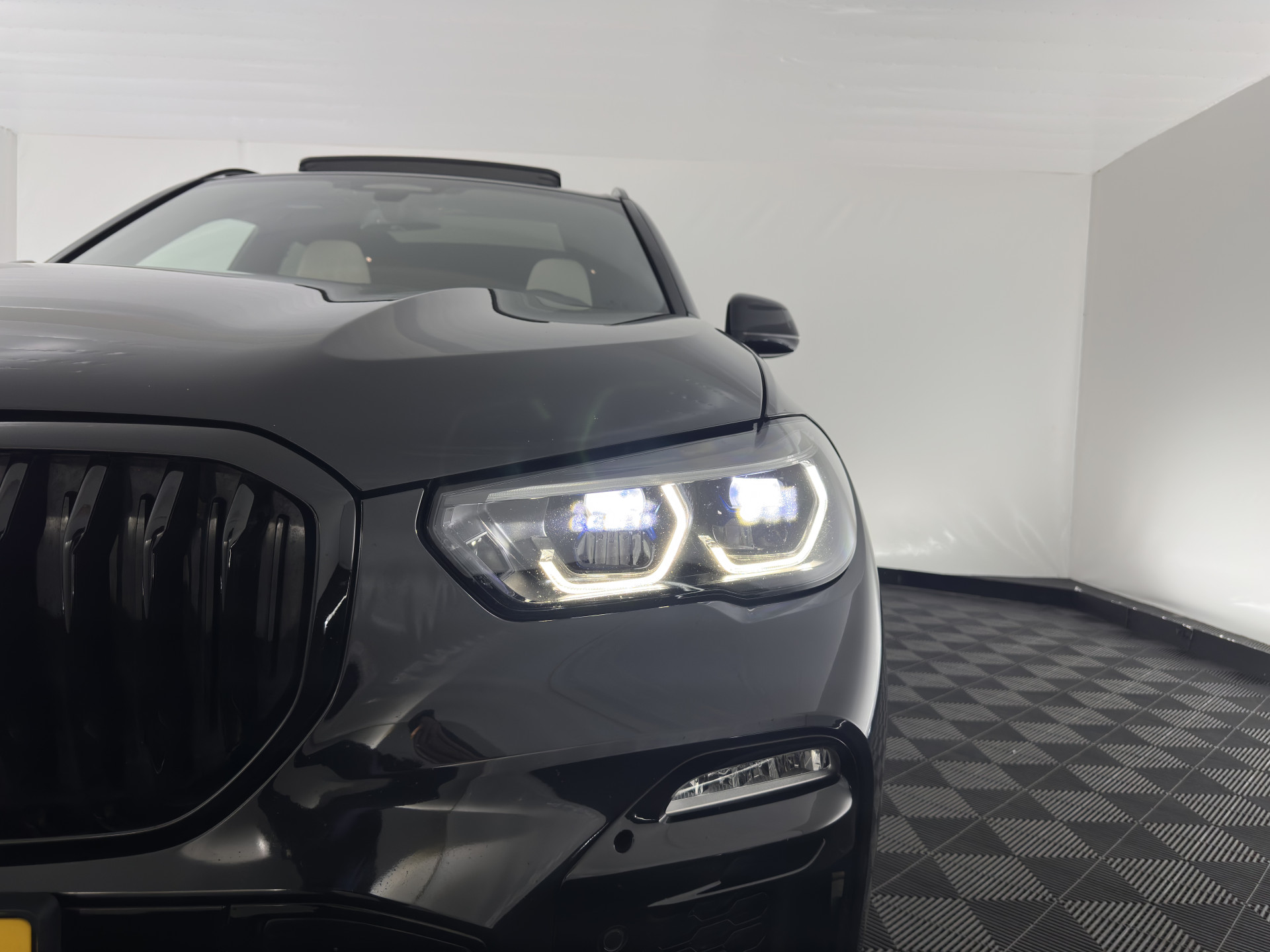 BMW X5 xDrive45e M-Sportpack High Executive (INCL-BTW) Aut. *PANO | LEATHER | HEAD-UP | LASER-LED | SOFT-CLOSE | ADAPTIVE-CRUISE | HIFI-SOUND | BLIND-SPOT | MEMORY-PACK | TOP-VIEW | DIGI-COCKPIT | NAVI-FULLMAP | PRIVACY-GLASS | ...