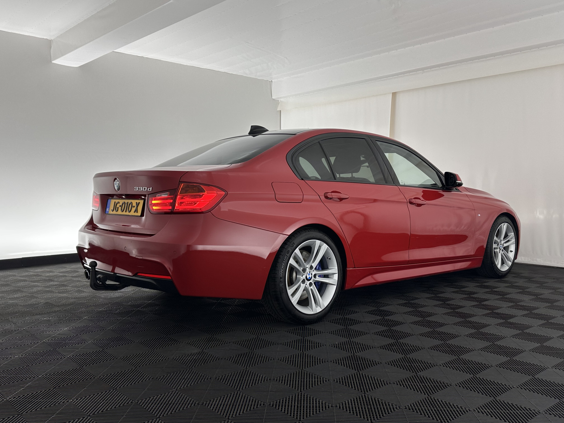 BMW 3-serie 330d M-Sportpack High Executive Aut. *PANO | LEATHER | XENON | ADAPTIVE-CRUISE | HARMAN/KARDON | MEMORY-PACK | BLINDSPOT | HEATED-SPORTSEATS | CAMERA | DAB | KEYLESS | ECC | HEAD-UP | PDC | SHIFTPADDLES | TOWBAR |  18''ALU