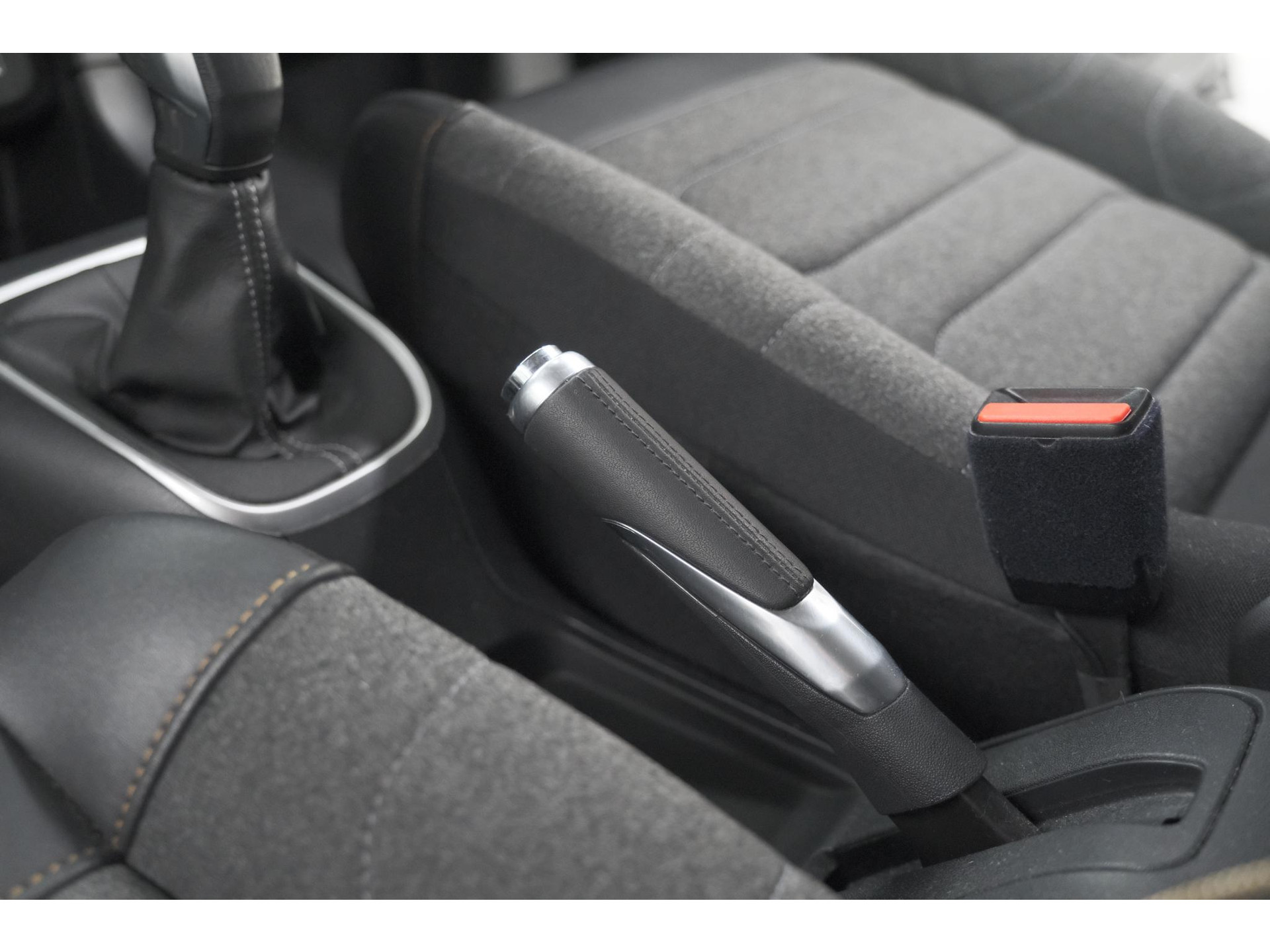 Citroen C3 PureTech 82 Feel Edition | Apple Carplay | Parkeersensoren | Navigatie | Climate Control | 16 Inch Velgen