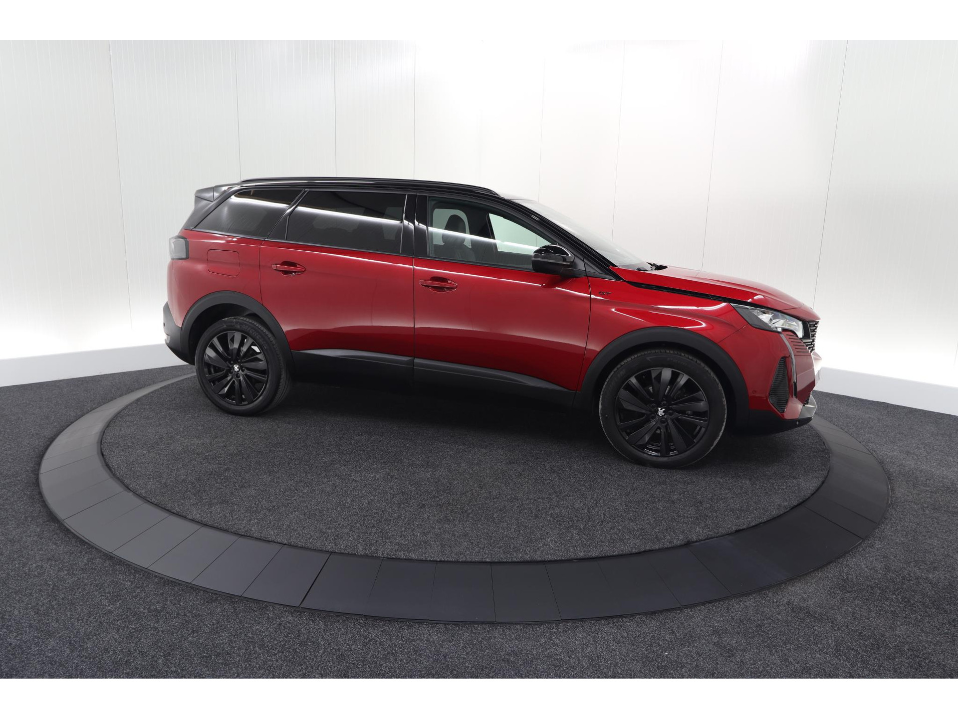 Peugeot 5008 PureTech 130 EAT8 GT Black Pack | Elektrische Kofferklep | Camera | Adaptieve Cruise Control | Dodehoekdetectie