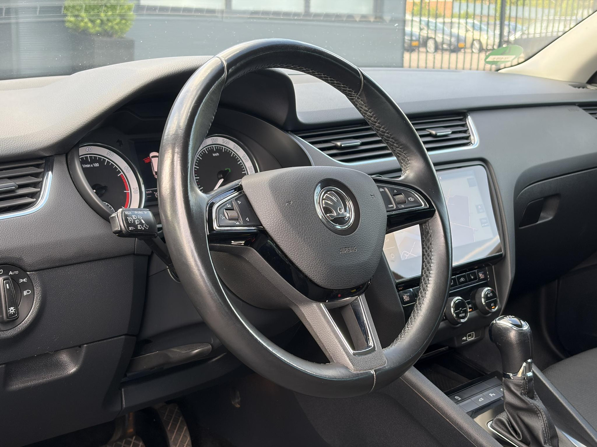 Skoda Octavia Combi 1.5 TSI Greentech Style Business 2e Eigenaar,Draadloze telefoonlader,Carplay,Camera,Navi,Trekhaak,150pk,Pdc V+A,Keyless,Clima,Cruise,Elekt.Stoel,Recent beurt gehad,N.A.P,Apk tot 07-2027