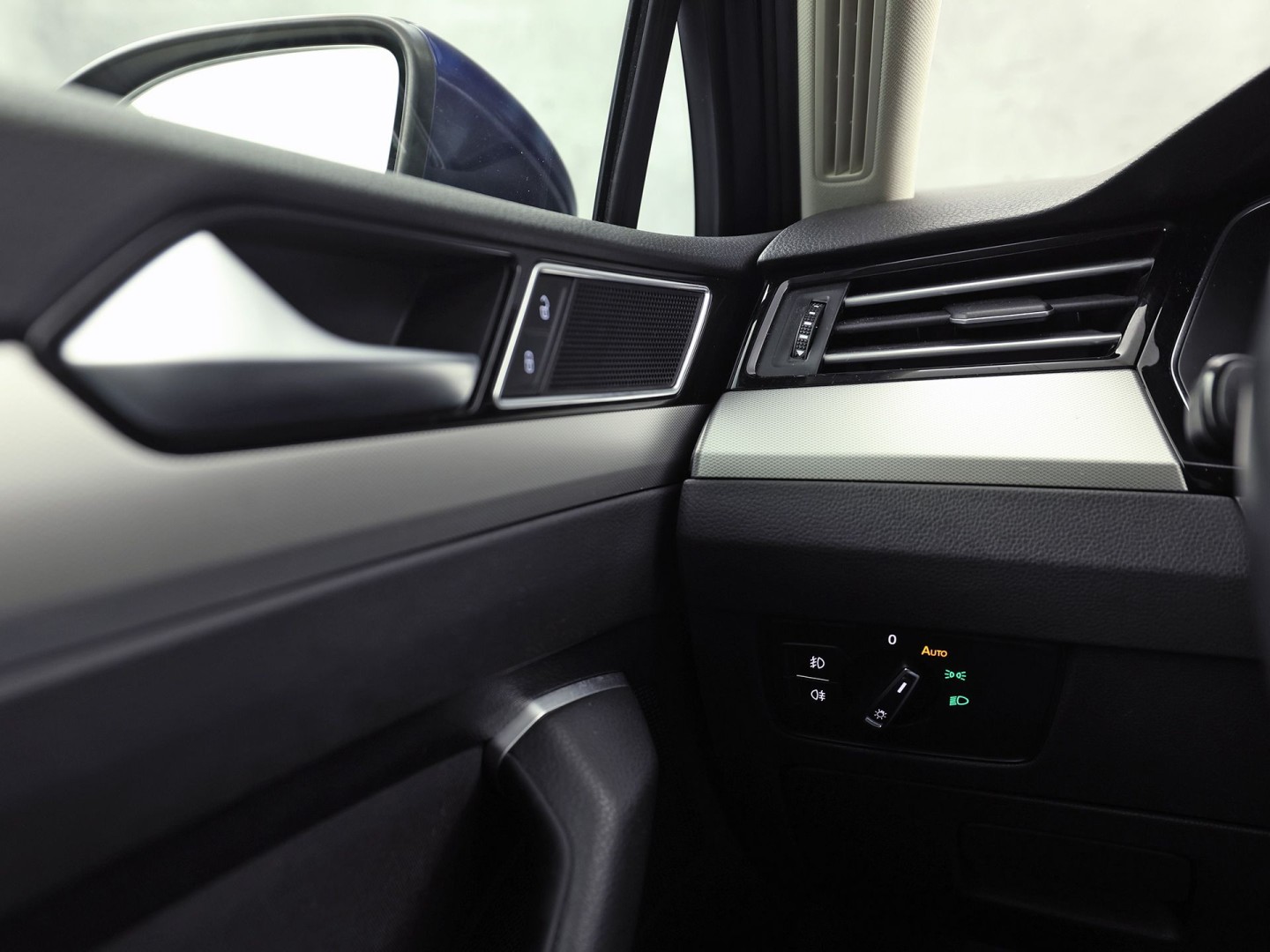 Volkswagen Passat Variant 1.4 TSI ACT Highline 150Pk Automaat (APPLE CARPLAY, GROOT NAVI, CLIMATE, CAMERA, SPORTSTOELEN, GETINT GLAS, KEYLESS START, ADAPTIVE CRUISE,