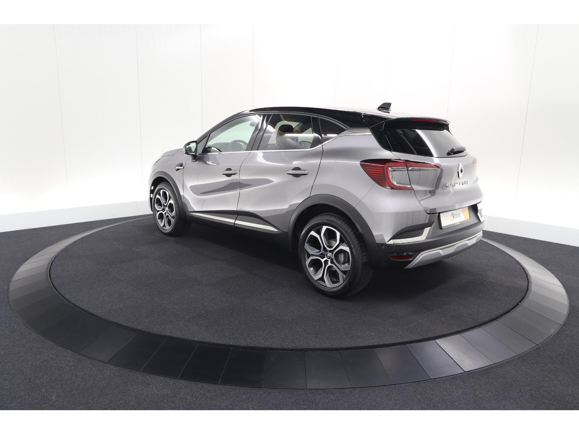 Renault Captur Mild Hybrid 140 EDC Techno | 360 Camera | Groot scherm | Stoelverwarming | Parkeersensoren | Allseason banden