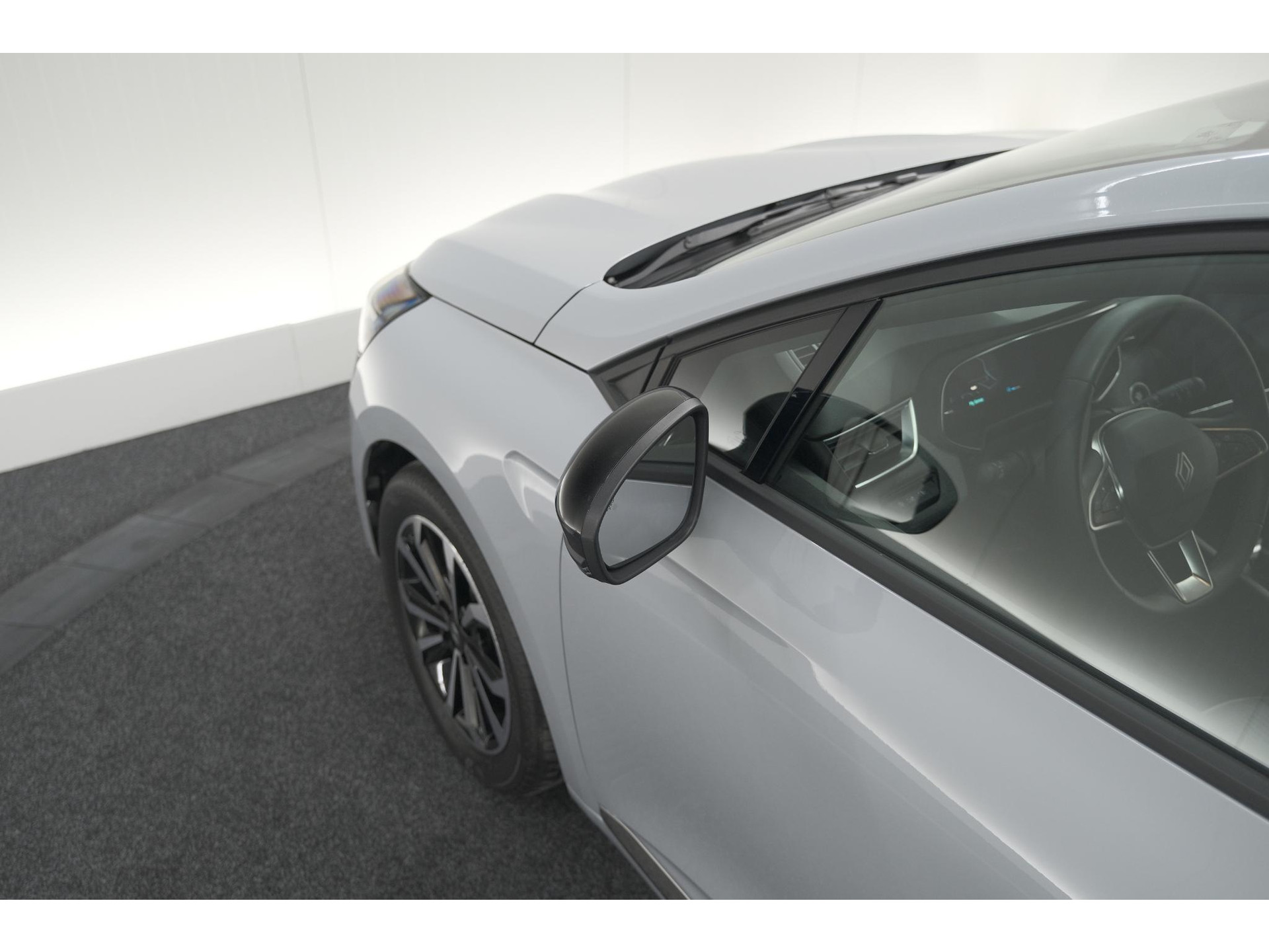 Renault Clio 1.6 E-Tech Full Hybrid 145 techno | 360 Camera | Adaptieve Cruise Control | Dodehoekdetectie | 9.3 Inch Groot Scherm