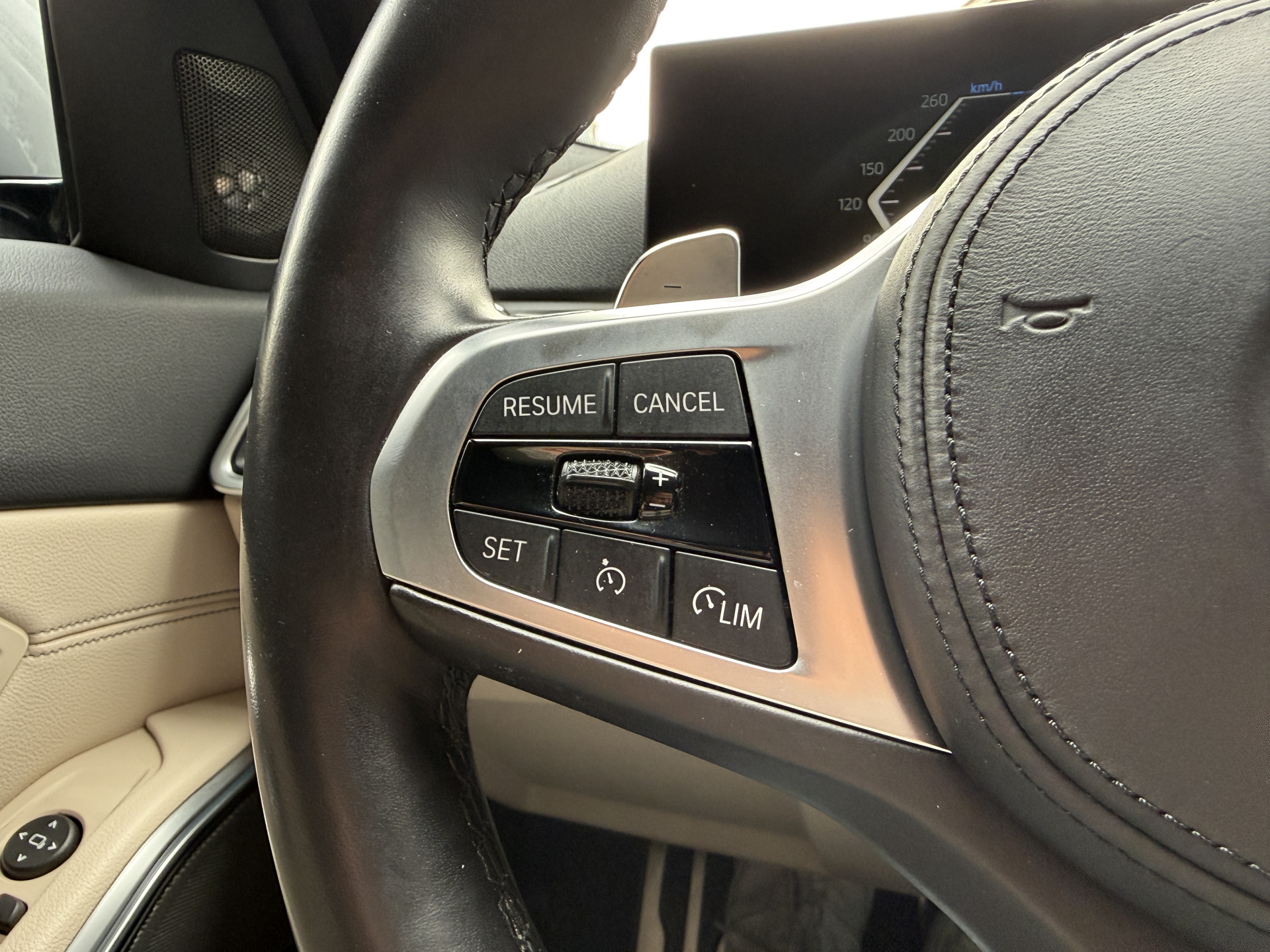 BMW 3-serie Touring 330e | M-Sport | Facelift | Lederen sportstoelen | Harman/Kardon | Sfeerverlichting | Full LED