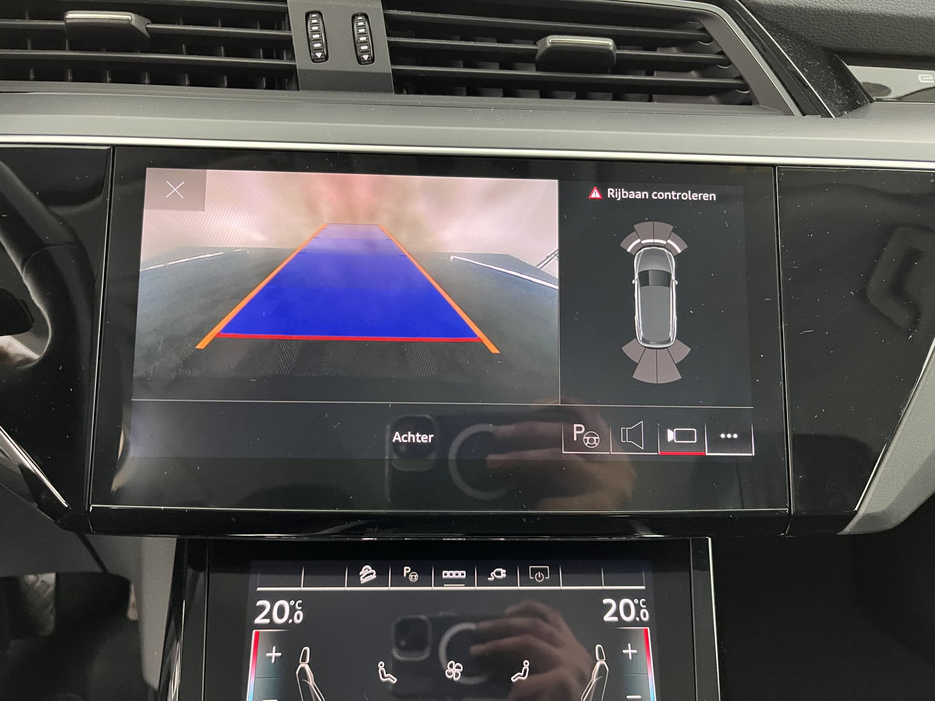 Audi e-tron 55 quattro Advanced edition Plus 95 kWh [3-Fase] {SOH-93%} (INCL-BTW) Aut.*LEATHER | ADAPTIVE-CRUISE | FULL-LED | DIGI-COCKPIT | KEYLESS | MEMORY-PACK | CAMERA | NAVI-FULLMAP | SHIFT-PADDLES | DAB+ | HEATED-COMFORTSEATS | DRIVE-SELECT | 20''AL