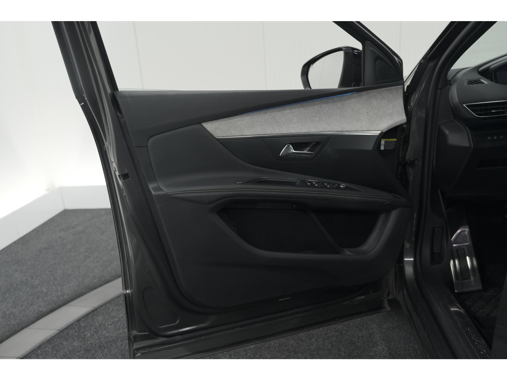 Peugeot 3008 HYbrid4 300 GT | Elektrisch Panoramadak | Dodehoekdetectie | Camera | Navigatie