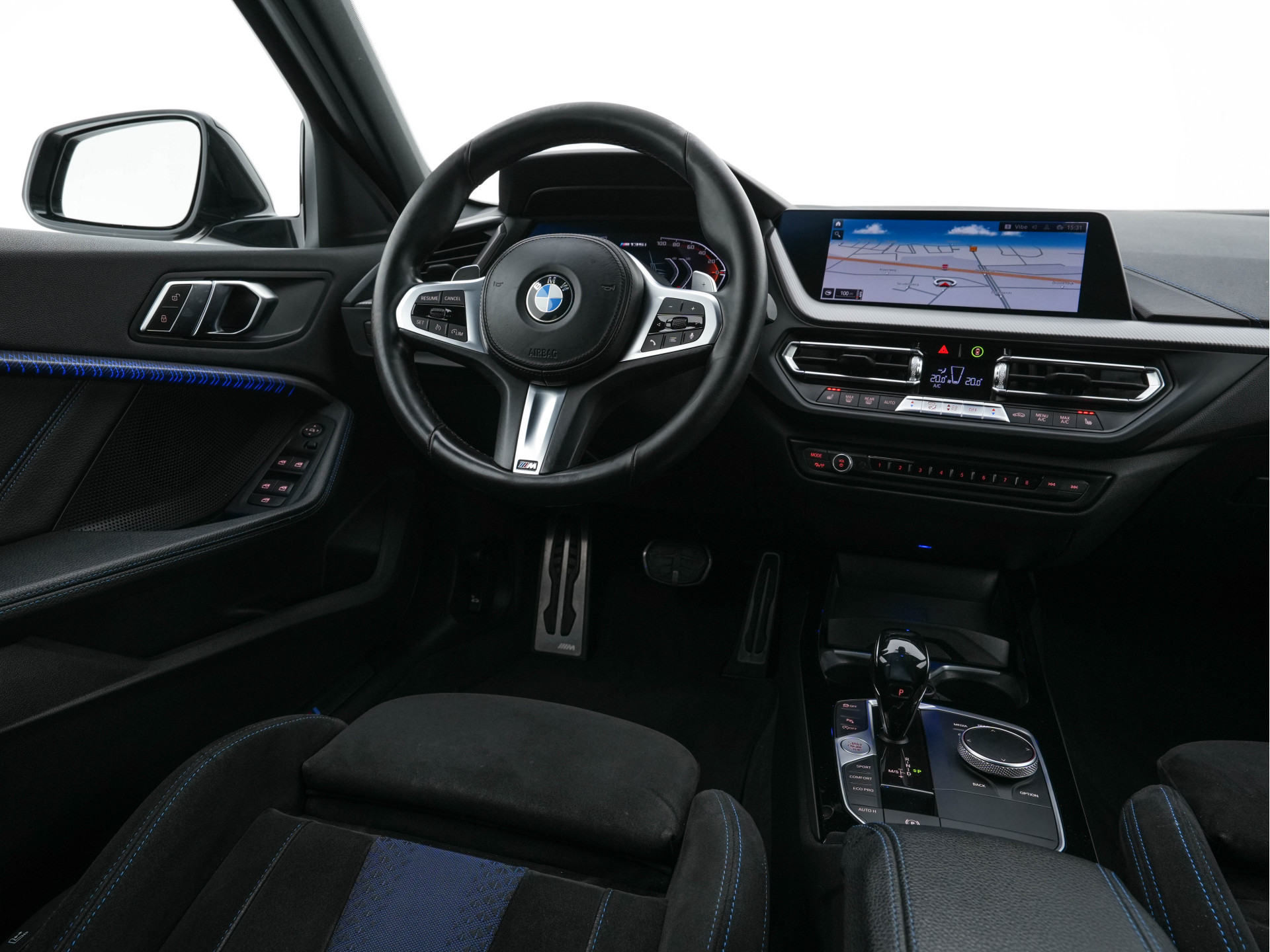 BMW 1-serie M135i xDrive M-Sportpack High Executive Aut. *ALCANTARA-MICROFIBRE | FULL-LED | HEATED-SPORTSEATS | SHIFT-PADDLES | DIGI-COCKPIT | HEAD-UP | NAVI-FULLMAP | DAB+ | PRIVACY-GLASS | AMBIENT-LIGHT | CARBON-INLAY | CARPLAY | 19''ALU*