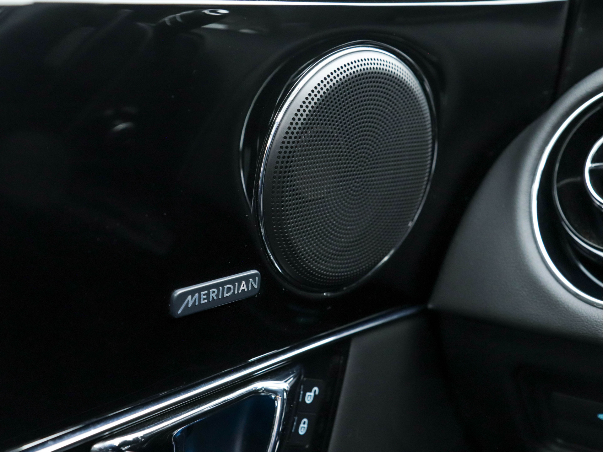 Jaguar XJ 3.0 V6D Portfolio Long (INCL-BTW) Aut. *PANO | LEATHER  | BI-XENON | MERIDIAN-AUDIO | MEMORY-PACK | KEYLESS | CAMERA | ECC | HEATED-COMFORTSEATS | PDC | NAVI-FULLMAP | SHIFT-PADDLES | CRUISE | 19"ALU*