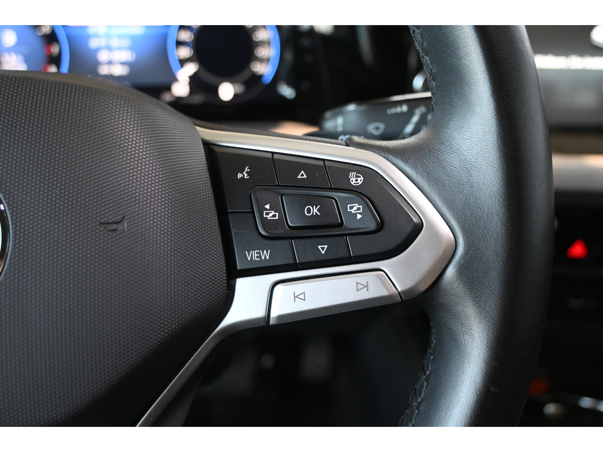 Volkswagen Golf 1.5 eTSI R-Line Automaat Clima Carplay Cruise Control Rijklaarprijs Inruil Mogelijk!