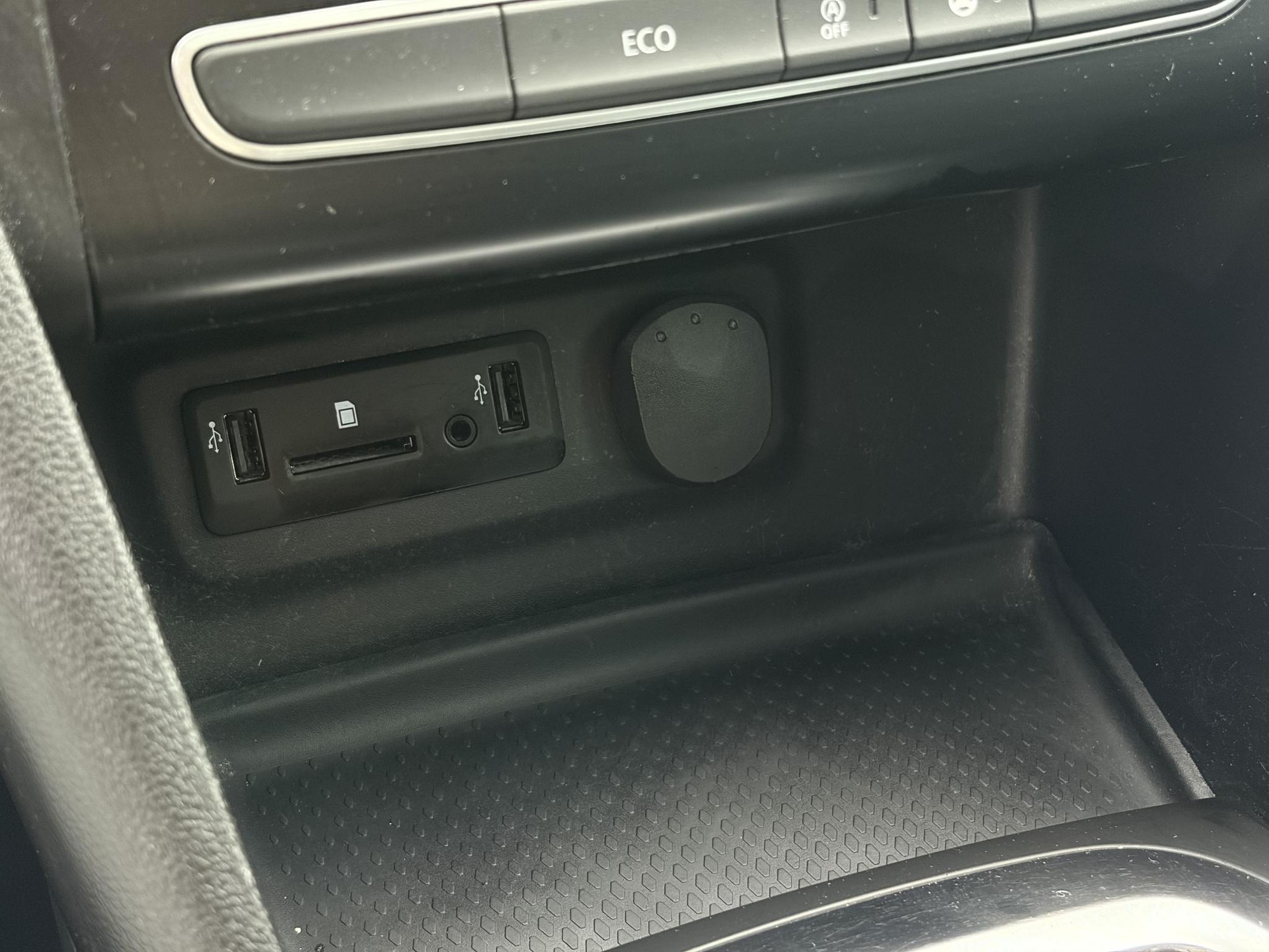 Renault Mégane Estate 1.2 TCe Bose ✓2 Eigenaar✓Pano✓Camera✓Net beurt gehad✓Navi✓Keyless✓Clima✓Cruise✓Leder✓131pk✓Pdc V+A✓6 Bak✓Rijstrooksensor✓Dodehoeksensor✓17'' Lm velgen✓N.A.P✓Apk tot 09-2027
