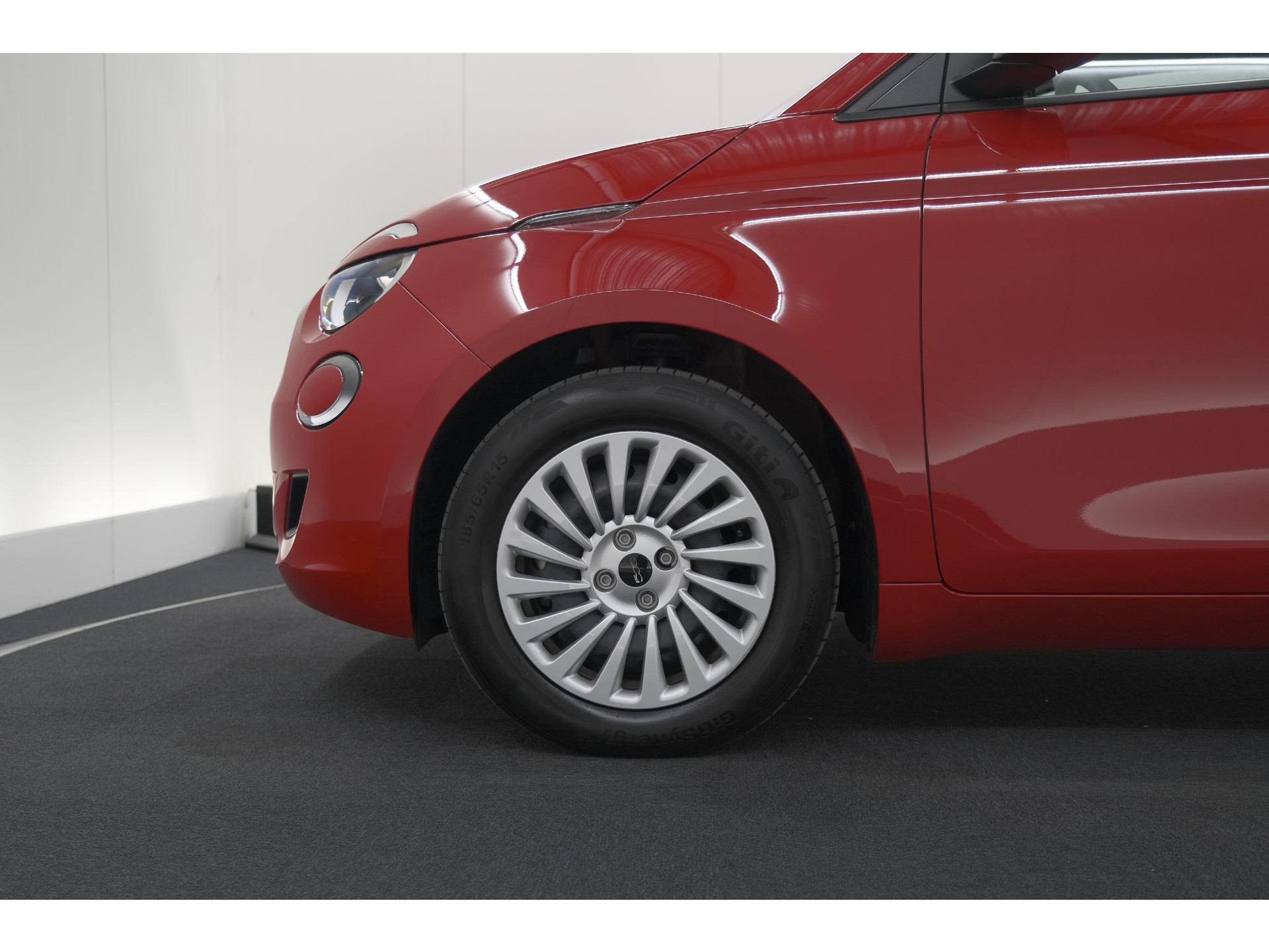 Fiat 500 Urban 42 kWh | SOH 97,9% | 3 Fase | Camera | Apple Carplay | Keyless start