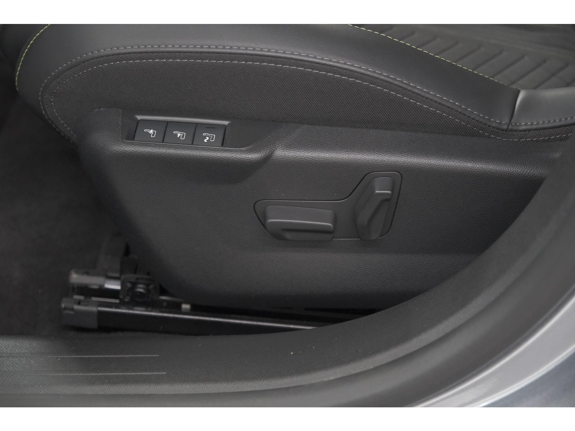 Peugeot 208 1.2 Hybrid 145 e-DCS6 GT | Alcantara Pakket | Camera | Apple Carplay | Stoelverwarming