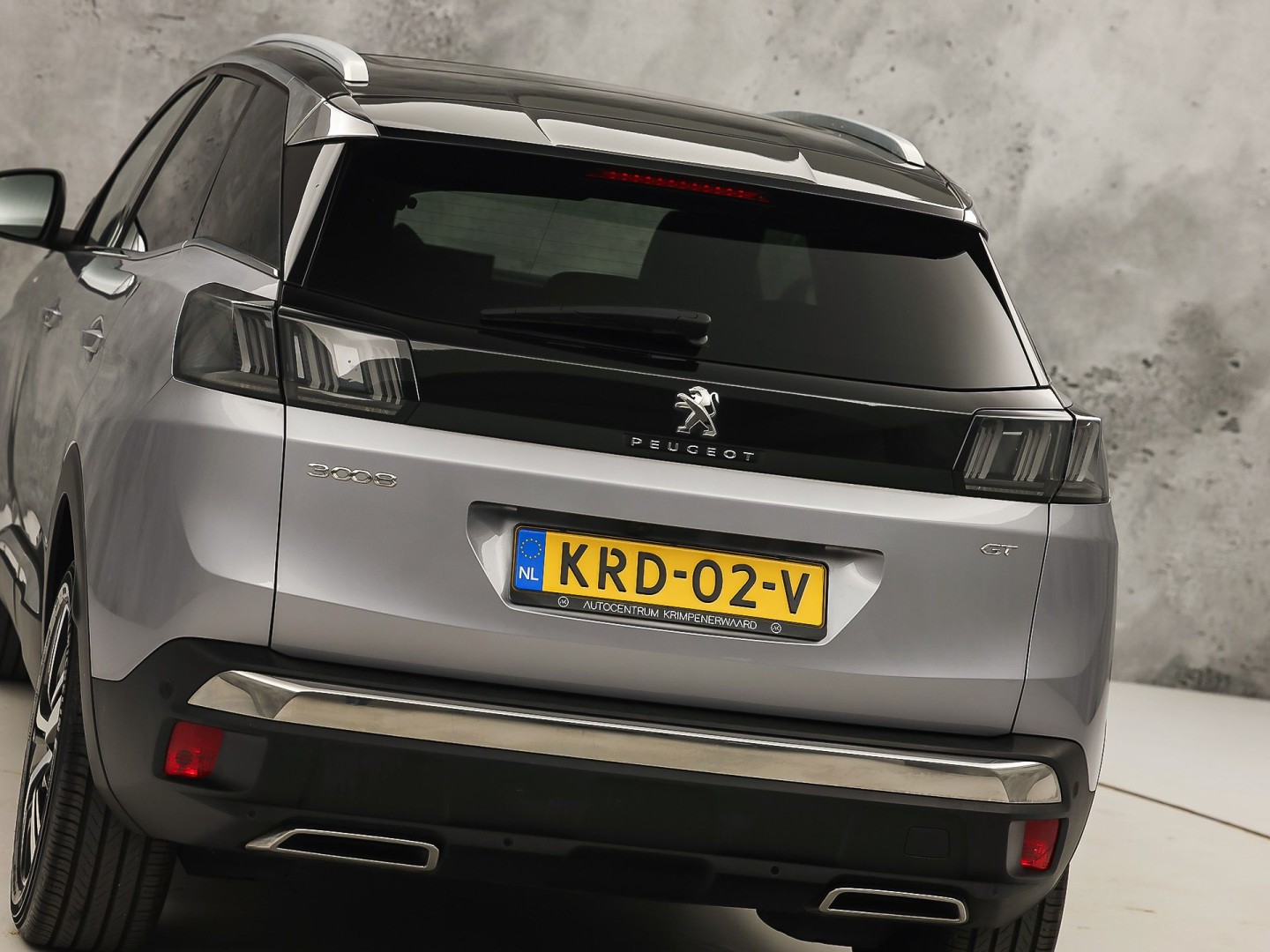 Peugeot 3008 1.2 PureTech GT Line (PANORAMADAK, APPLE CARPLAY, GROOT NAVI, LEDER, STOELVERWARMING, SPORTSTOELEN, GETINT GLAS, KEYLESS, NIEUWSTAAT)