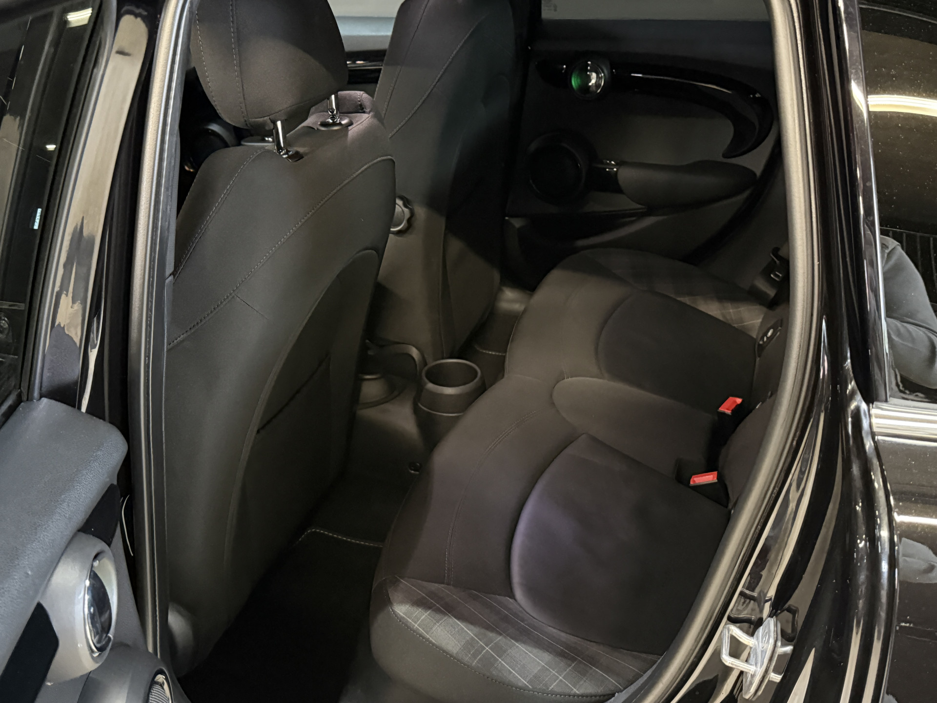 MINI 5-Deurs 1.5 Cooper Chili Serious Business | Stoelverwarming | Sportstoelen | Clima | Cruise