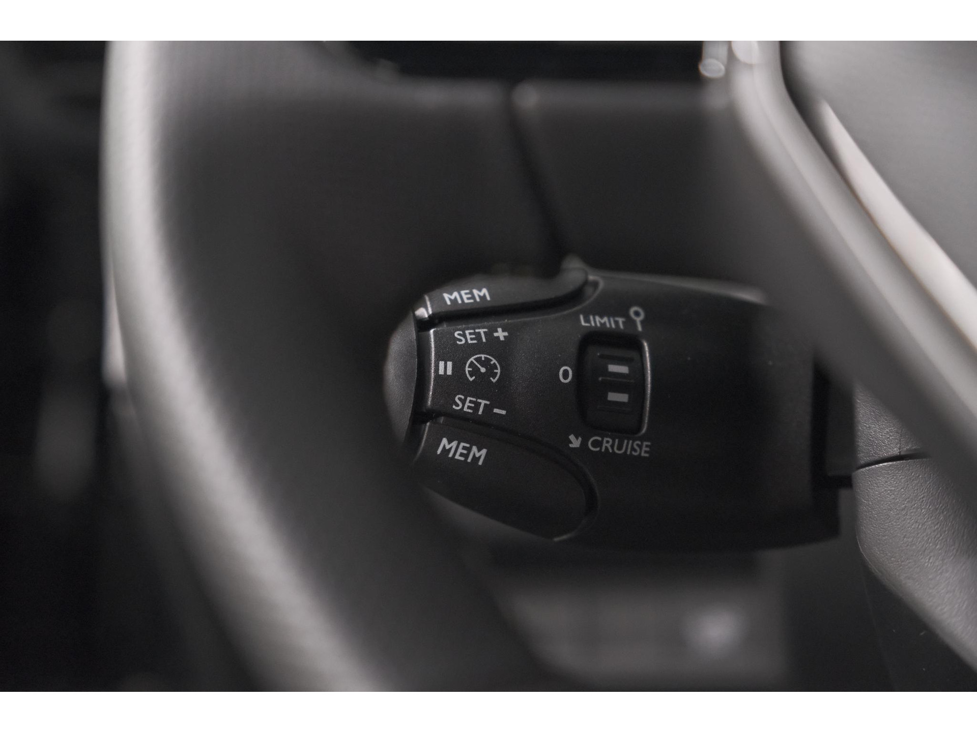 Peugeot 2008 1.2 Hybrid 136 GT | Camera | Apple Carplay | Parkeersensoren