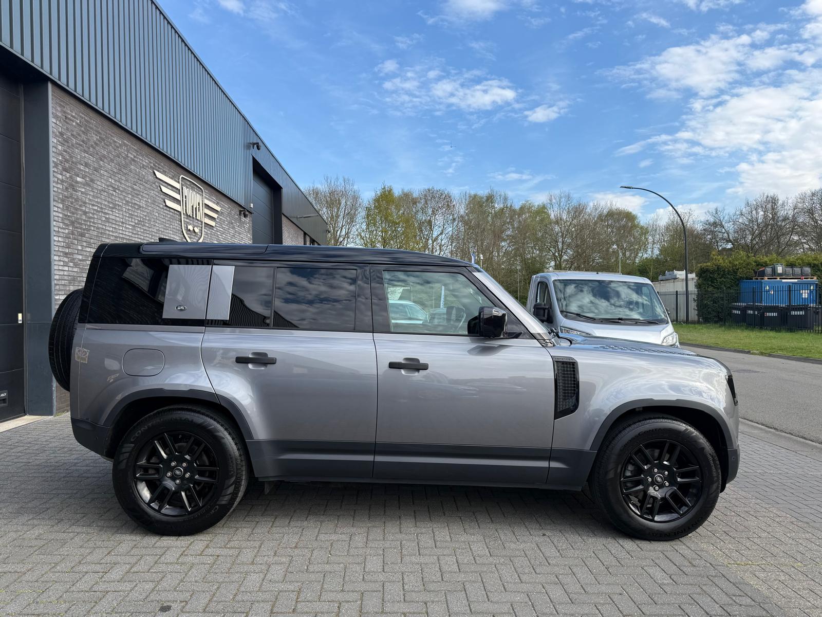 Land Rover Defender 2.0 D240 110 S | 3/6/12MND GARANTIE | GRIJSKENTEKEN| PANO | CRUISE | LED | CARPLAY | DAB | NAVI | LMV |