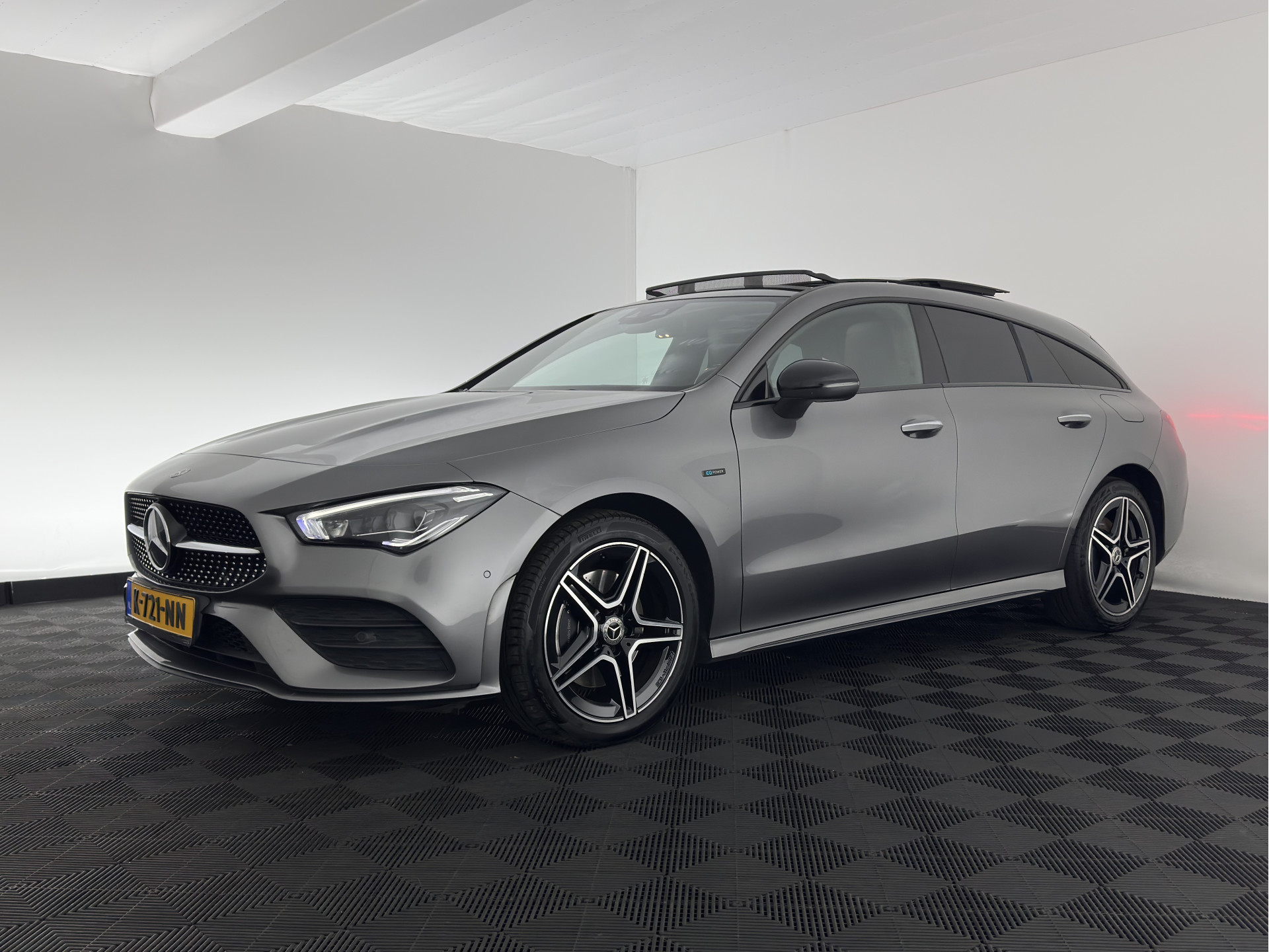Mercedes-Benz CLA-klasse Shooting Brake 250 e Business Solution AMG Limited (INCL.BTW) *PANO | LEATHER-MICROFIBRE | MULTIBEAM-LED | AMBIENT-LIGT | BLIND-SPOT | HEATED-SPORTSEATS | WIDE-SCREEN-DIGICOCKPIT | DAB+ | NAVI-FULLMAP | CAMERA | PRIVACY-GLASS |  1