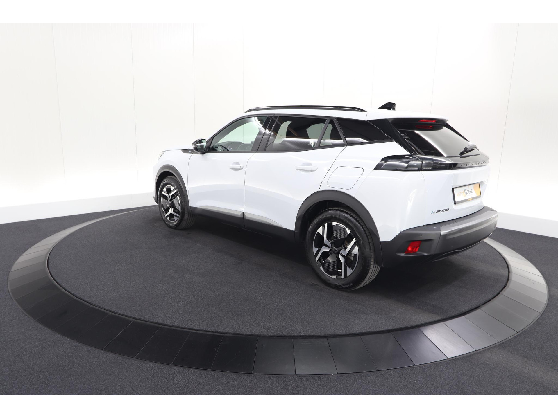 Peugeot e-2008 EV Allure 54 kWh | 97,9% SOH | 11 KW Lader | Apple Carplay | Parkeersensoren