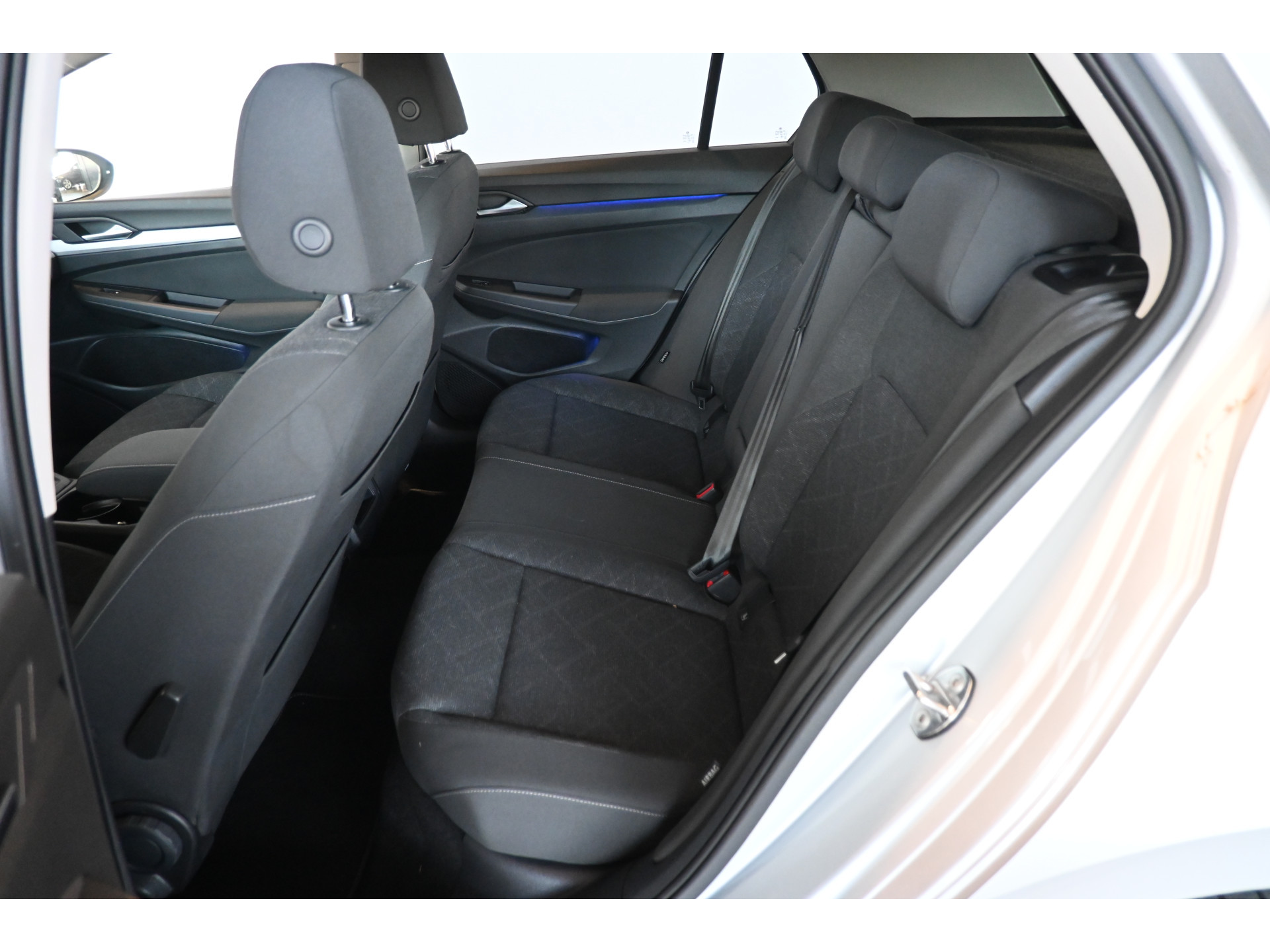 Volkswagen Golf 1.5 eTSI R-Line Automaat Clima Carplay Cruise Control Rijklaarprijs Inruil Mogelijk!