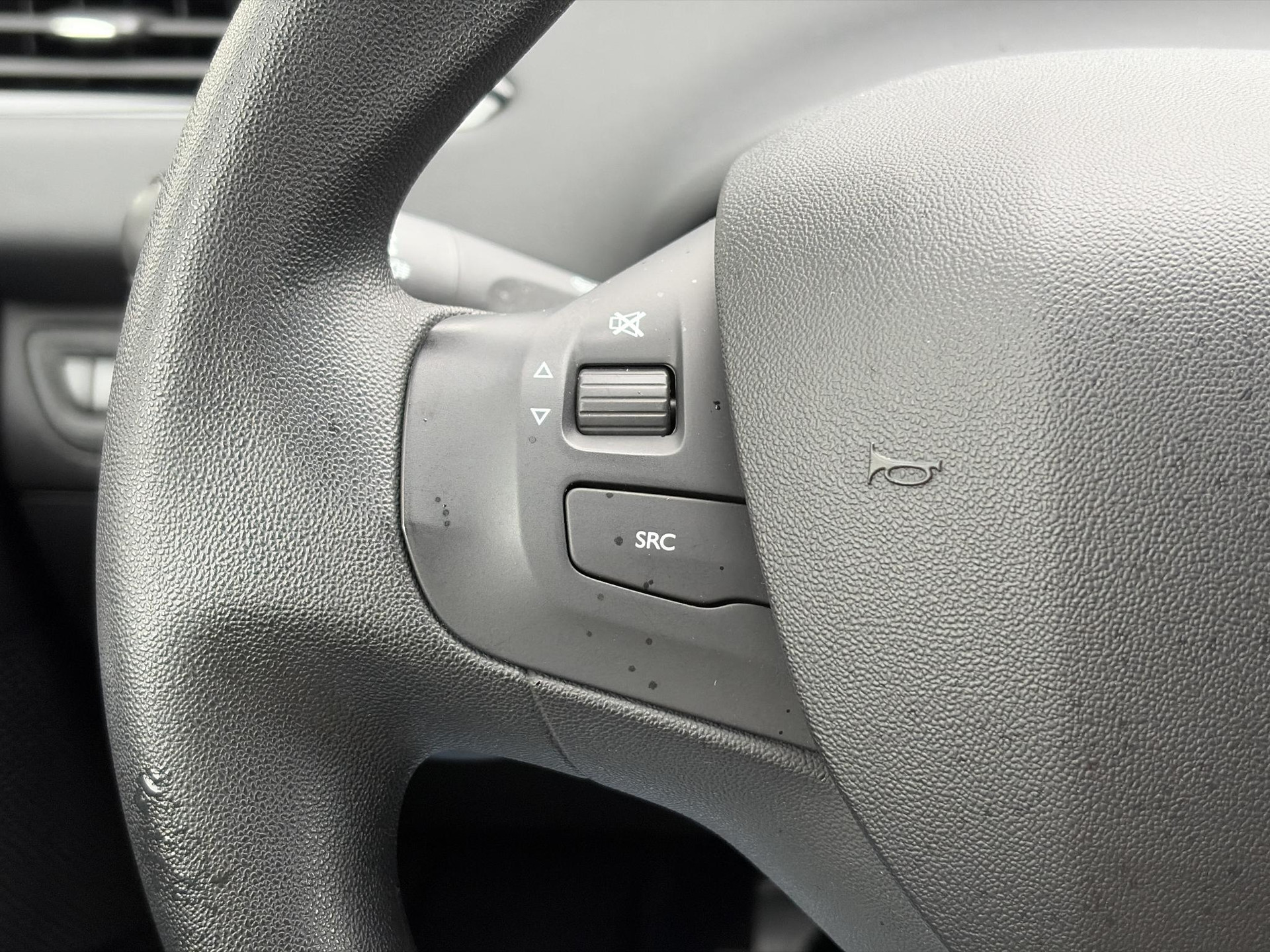 Peugeot 208 1.2 PureTech Blue Lion ✓D-riem vv 2024✓Dealer Onderhouden✓Carplay✓Navi✓Trekhaak✓2e Eigenaar✓Recent beurt gehad✓Airco✓Cruise✓Pdc✓5 Deurs✓Weinig Km✓N.A.P✓Apk tot 08-2027