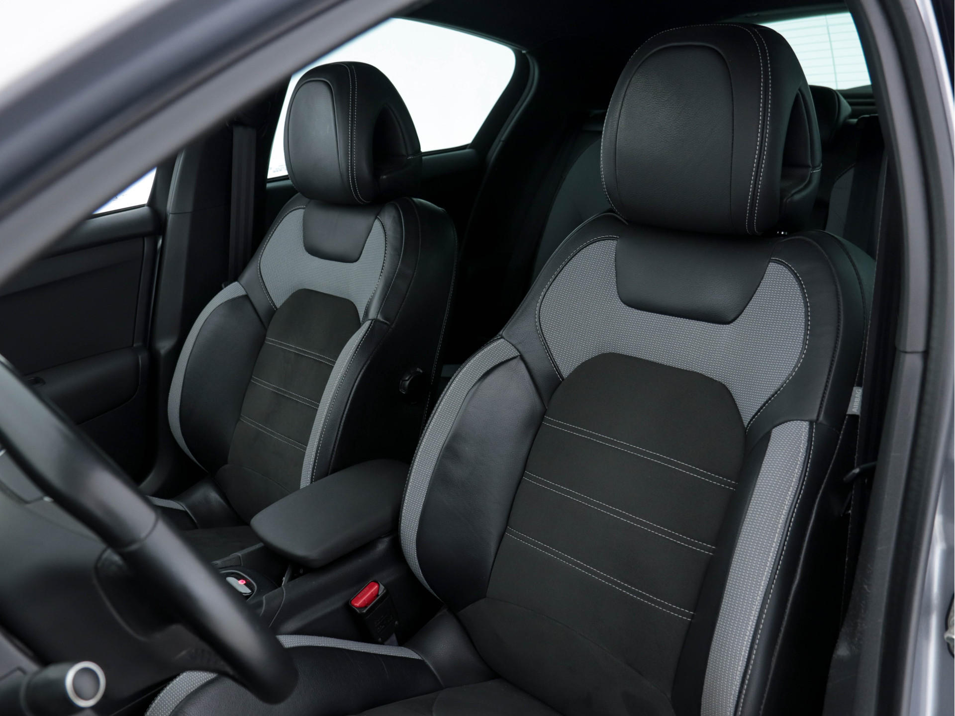 DS 4 Crossback 1.6 BlueHDi Business-Pack Aut. *NAVI-FULLMAP | FULL-LED | LEATHER-MICROFIBRE | DAB+ | ECC | PDC | CRUISE | KEYLESS | PRIVACY-GLASS | SPORT-SEATS | TOWBAR | 16"ALU*