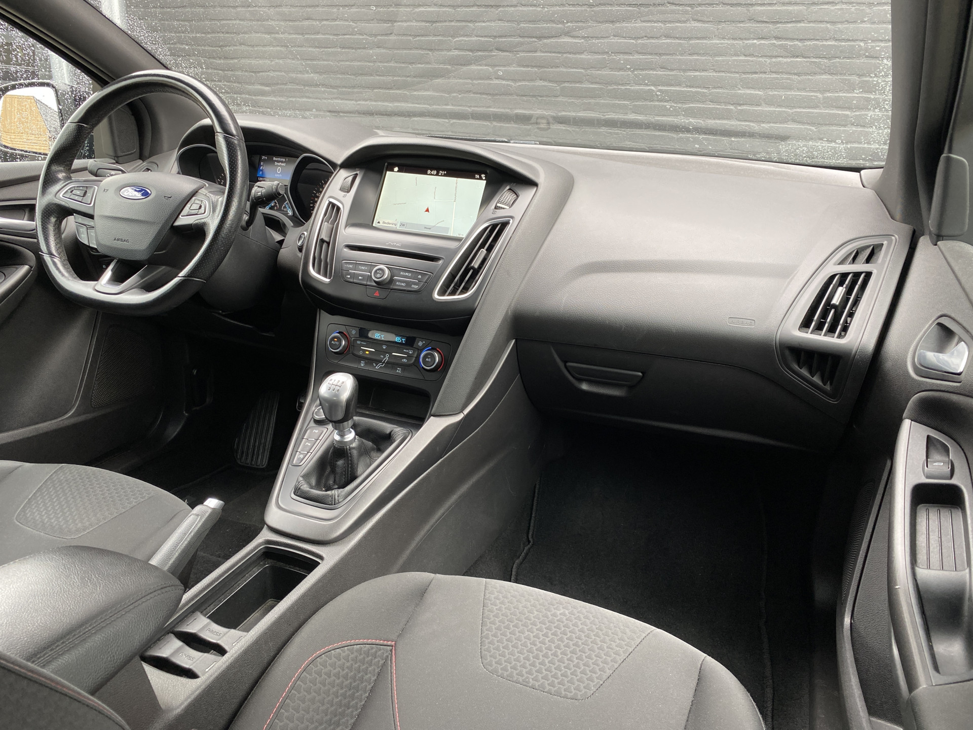 Ford Focus 1.5 ST-Line 150 pk | navigatie | cruise control | trekhaak | all season banden | carplay | parkeersensoren