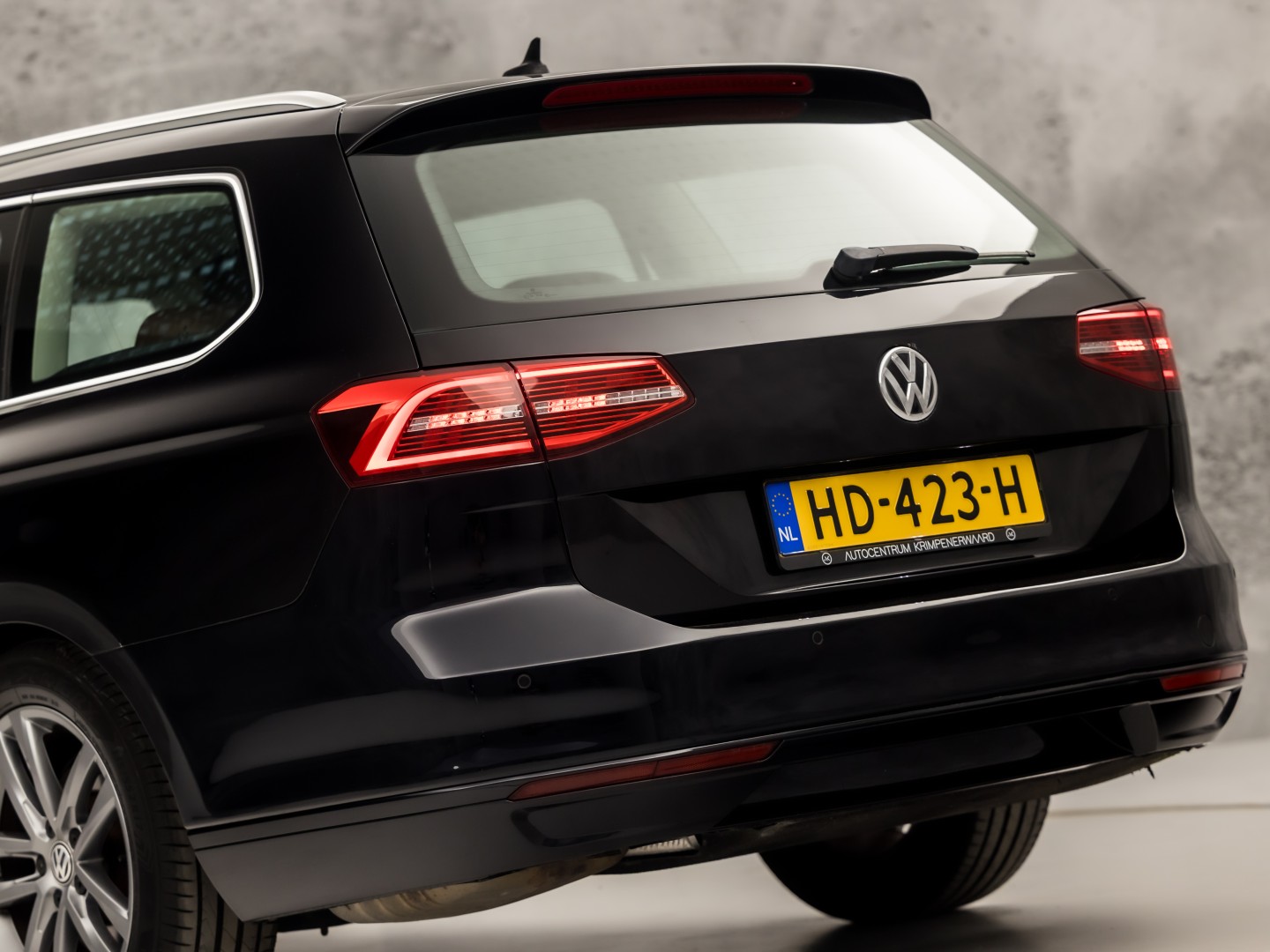 Volkswagen Passat Variant 1.4 TSI Sport (NAVIGATIE, CLIMATE, BRUIN LEDER, KEYLESS, PARKEERSENSOREN, SPORTSTOELEN, CRUISE, NIEUWE APK, NIEUWSTAAT)