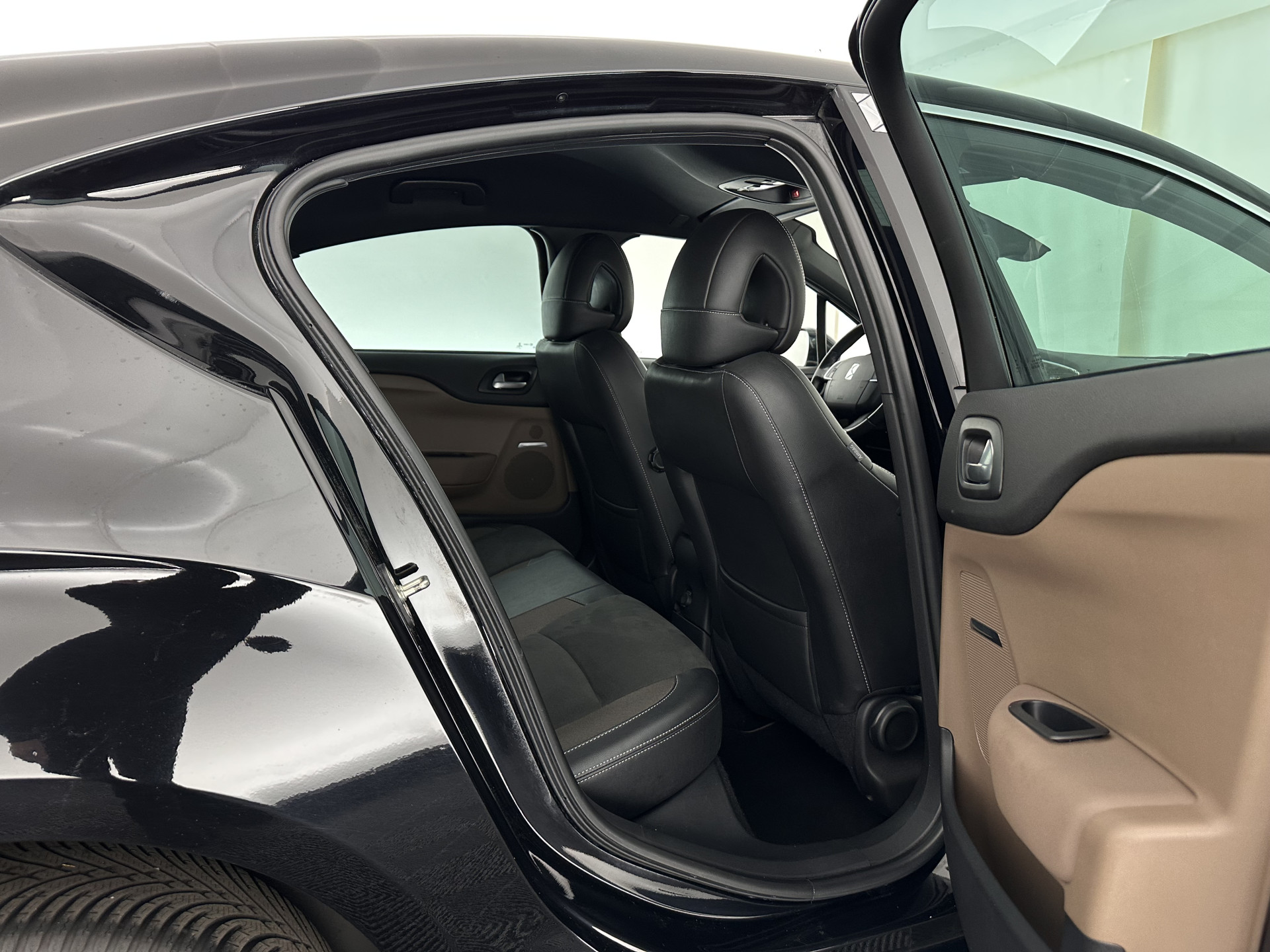 DS 4 1.6 BlueHDi Chic *PANO-WINDOW | FULL-LED | LEATHER-ALCANTARA | HEATED-COMFORTSEATS | NAVI-FULLMAP | DAB | CAMERA | PRIVACYGLASS | ECC | PDC | CRUISE | KEYLESS | TOWBAR | 16''ALU*