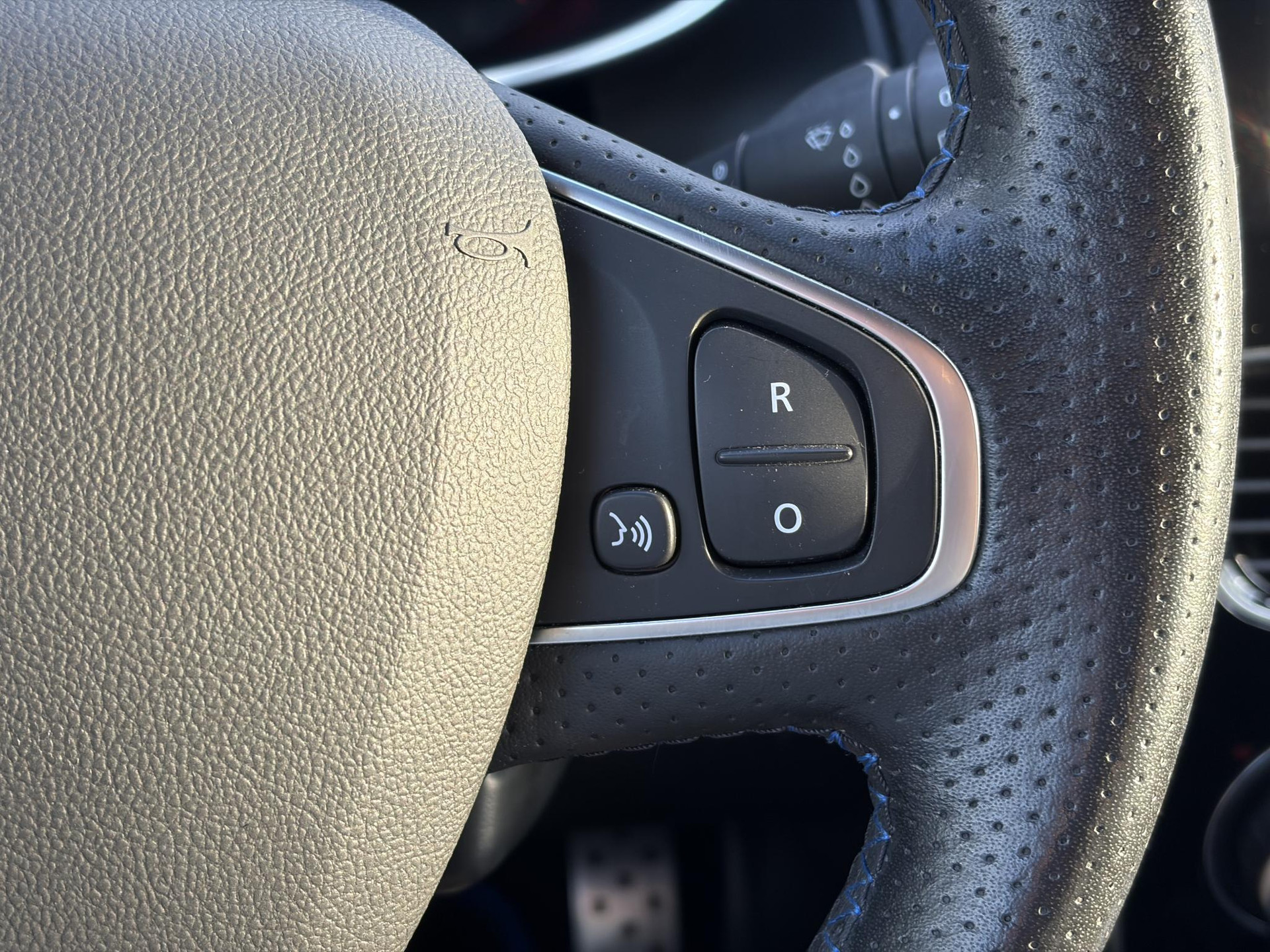 Renault Clio 1.2 TCe GT-Line Automaat l Navi l Keyless l Clima l Cruise l 120pk l 2e Eigenaar l N.A.P. l Pdc l 17''Lmv l Apk tot 03-2027