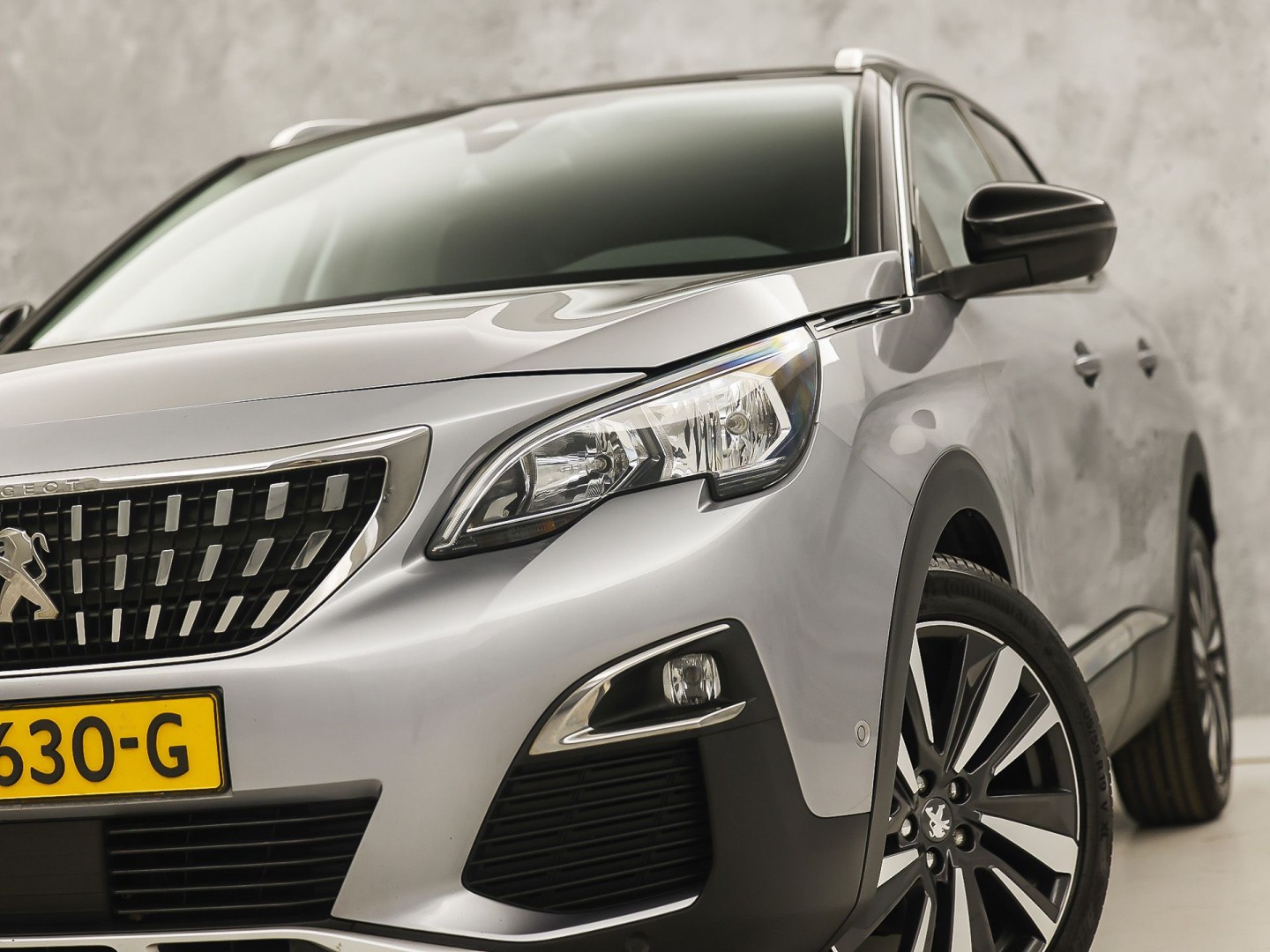 Peugeot 3008 1.2 PureTech Allure Sport Automaat (APPLE CARPLAY, GROOT NAVI, 360 CAMERA, STOELVERWARMING, LEDER, SPORTSTOELEN, ADAPTIVE CRUISE, GETINT GLAS, KEYLESS, NIEUWSTAAT)