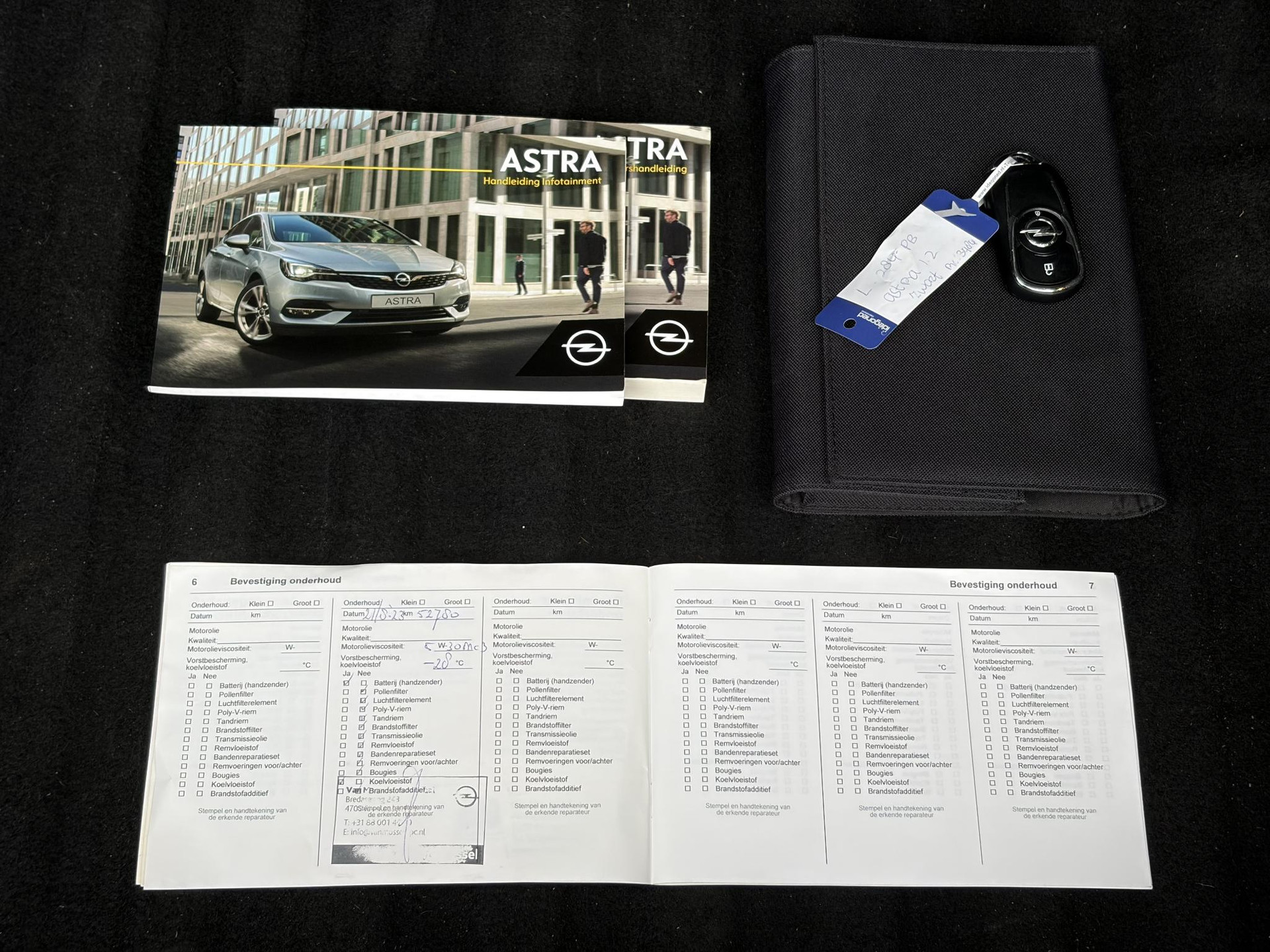 Opel Astra 1.2 Business Elegance 2e Eigenaar l Navi l Camera l Carplay l Keyless l Trekhaak l 110pk l Pdc V+A l Halfleder l 6 Bak l N.A.P l | Lm velgen l Rijstrooksensor l Apk tot 07-2027