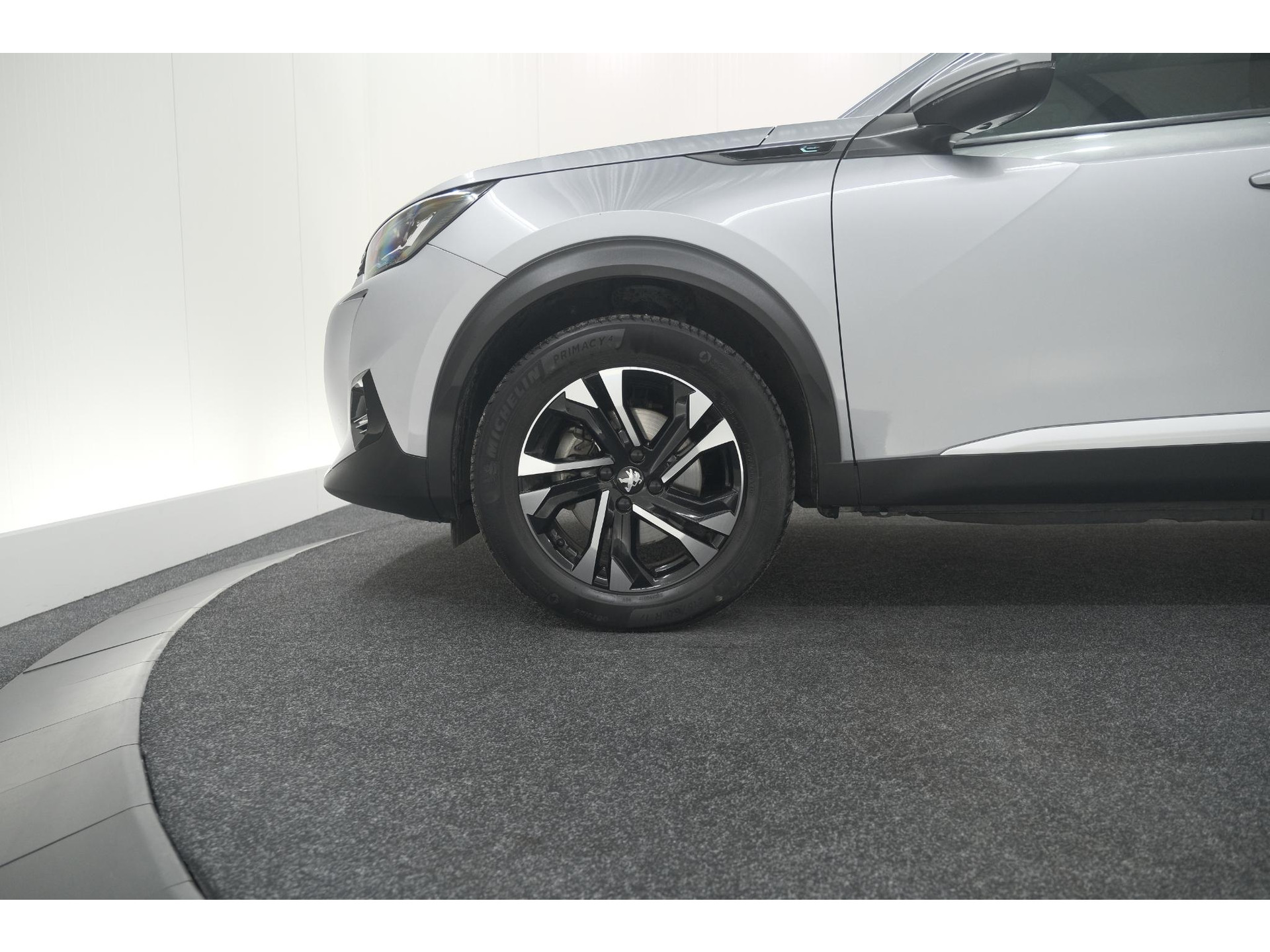 Peugeot e-2008 EV Allure 50 kWh | SOH=96.7 % | 3 Fase Laadfunctie | Camera | Navigatie | Parkeersensoren | Apple Carplay